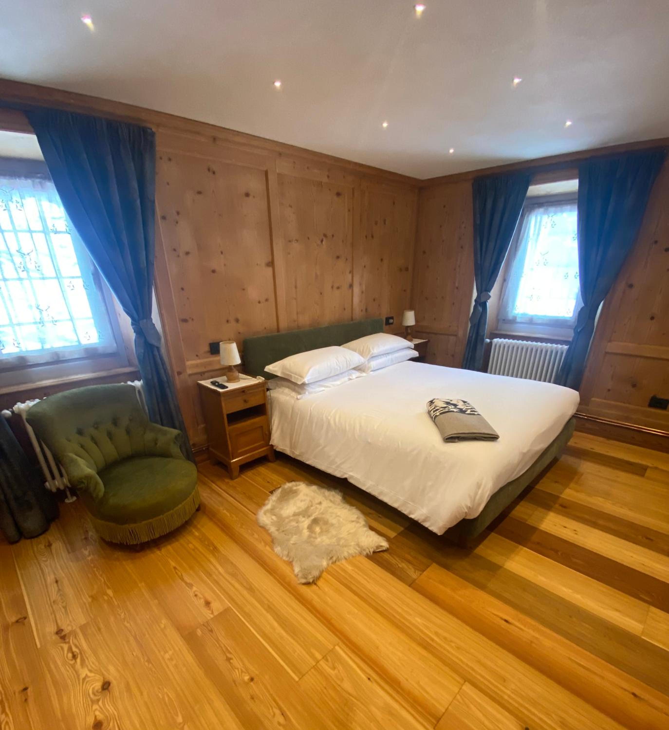 Two-Bedroom Deluxe Apartment with Balcony photo 1