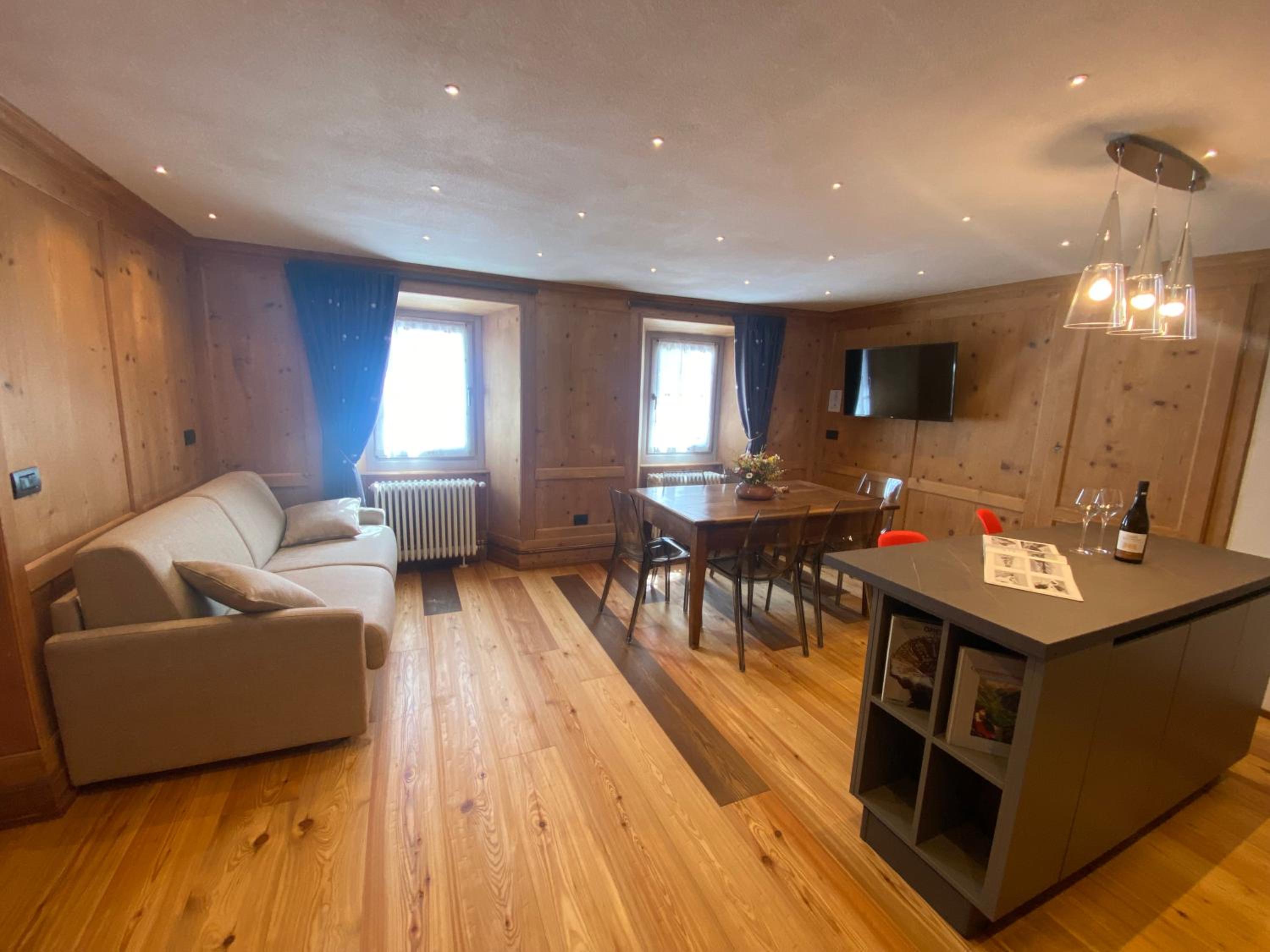 Two-Bedroom Deluxe Apartment with Balcony photo 2