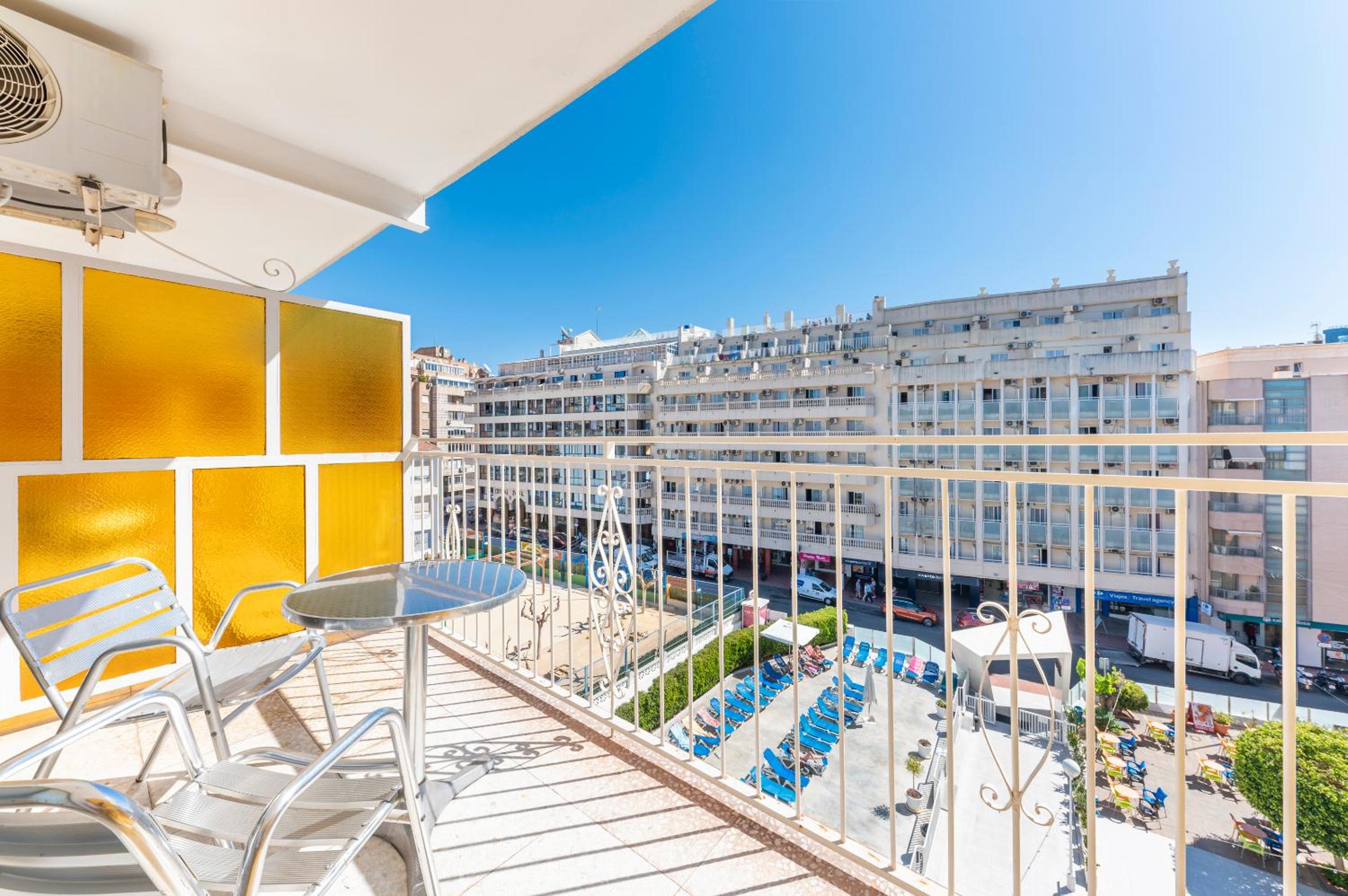 Double Room with Pool view (3 Adults) thumbnail 6