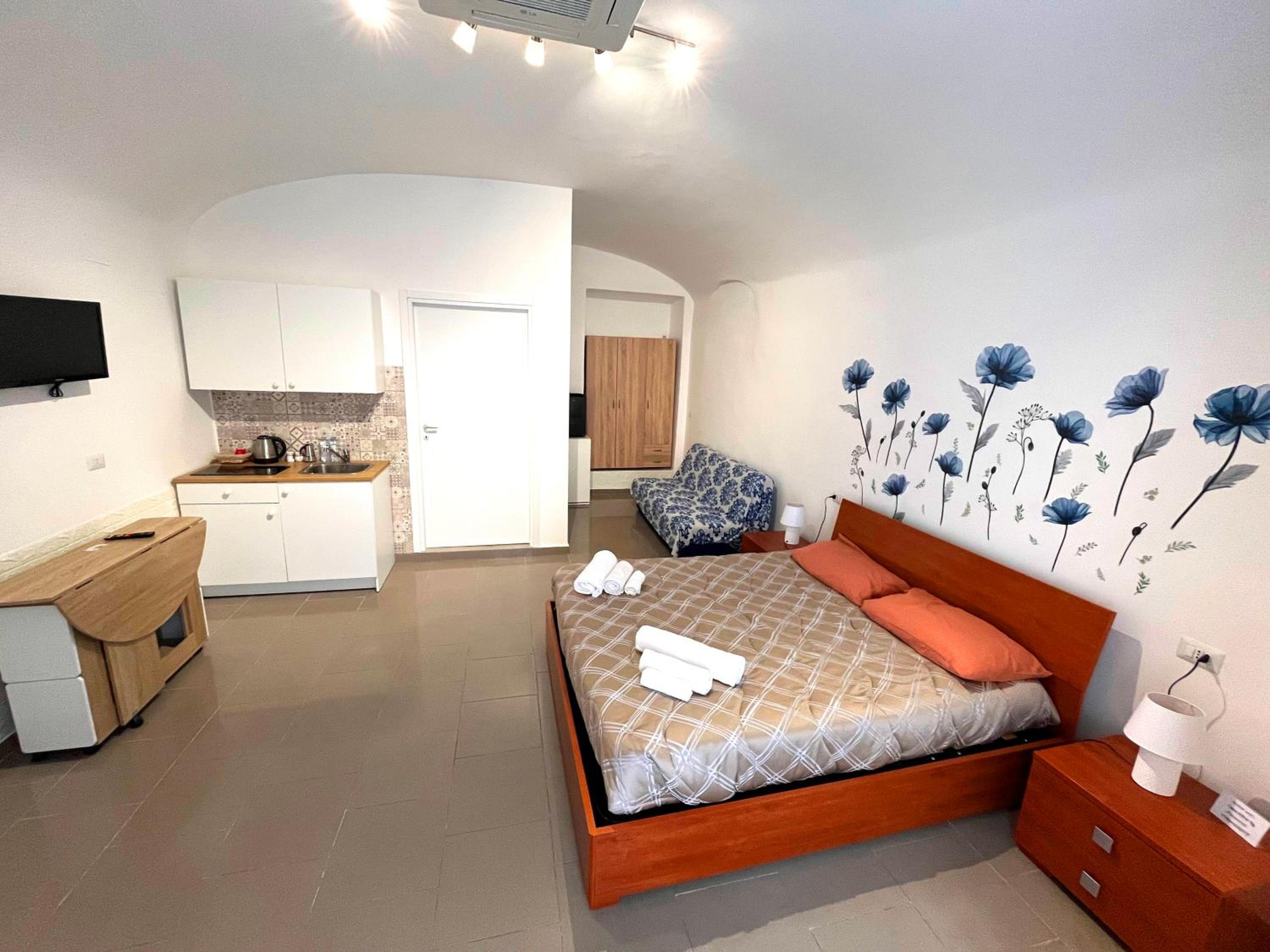 One-Bedroom Apartment photo 2