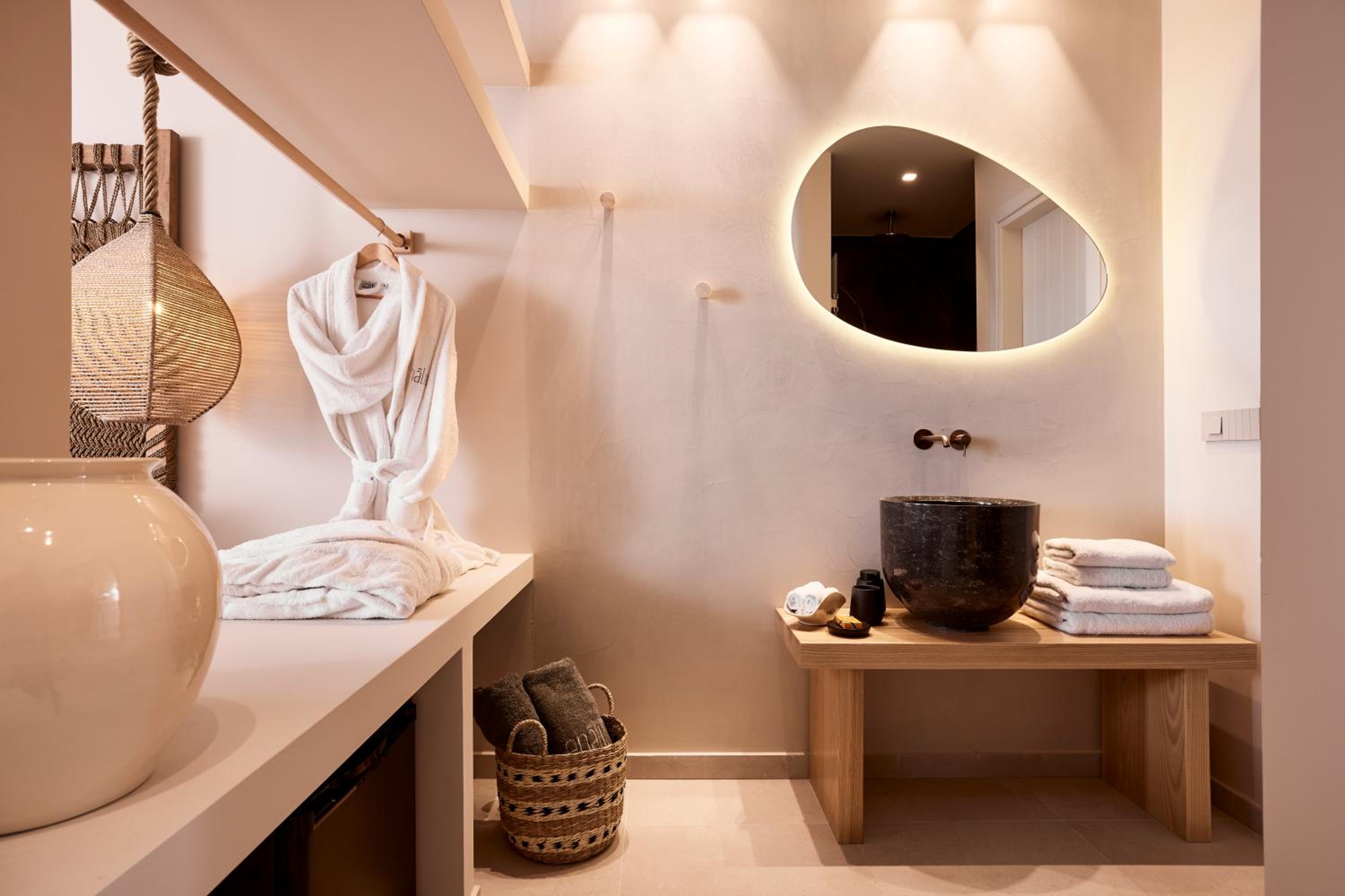 Deluxe Suite with Sea View photo 3
