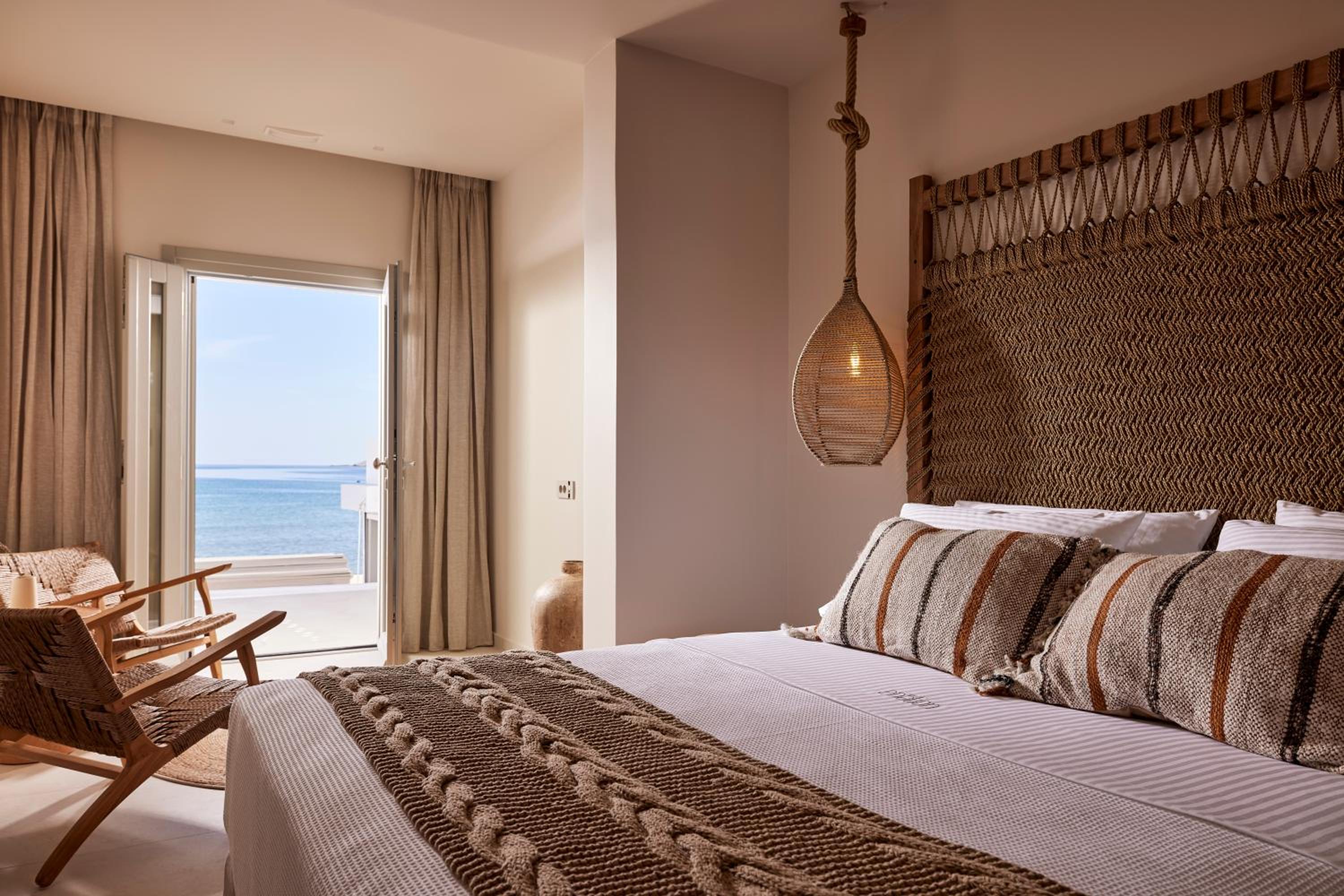 Deluxe Suite with Sea View photo 3