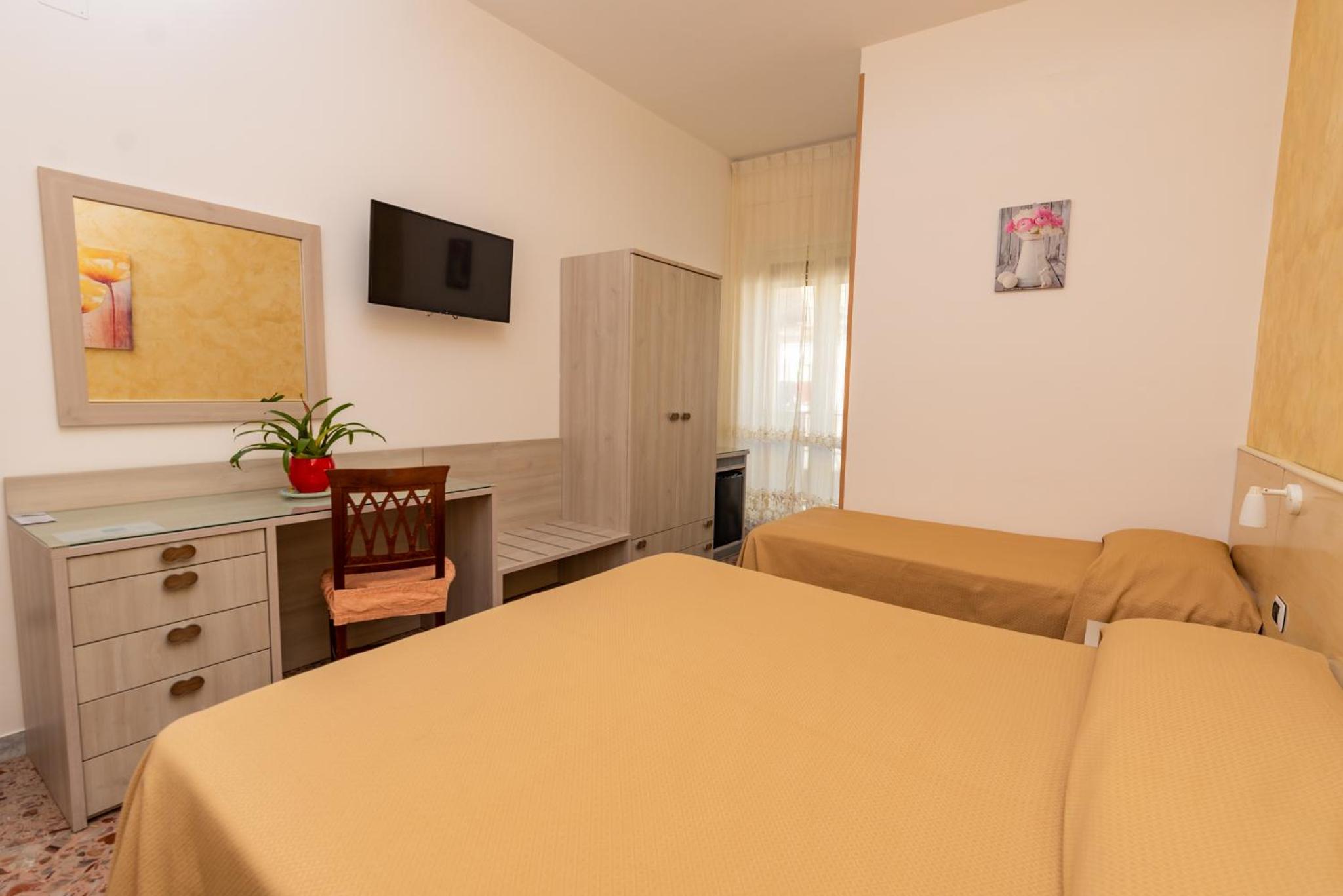 Standard Double Room - Photo 5