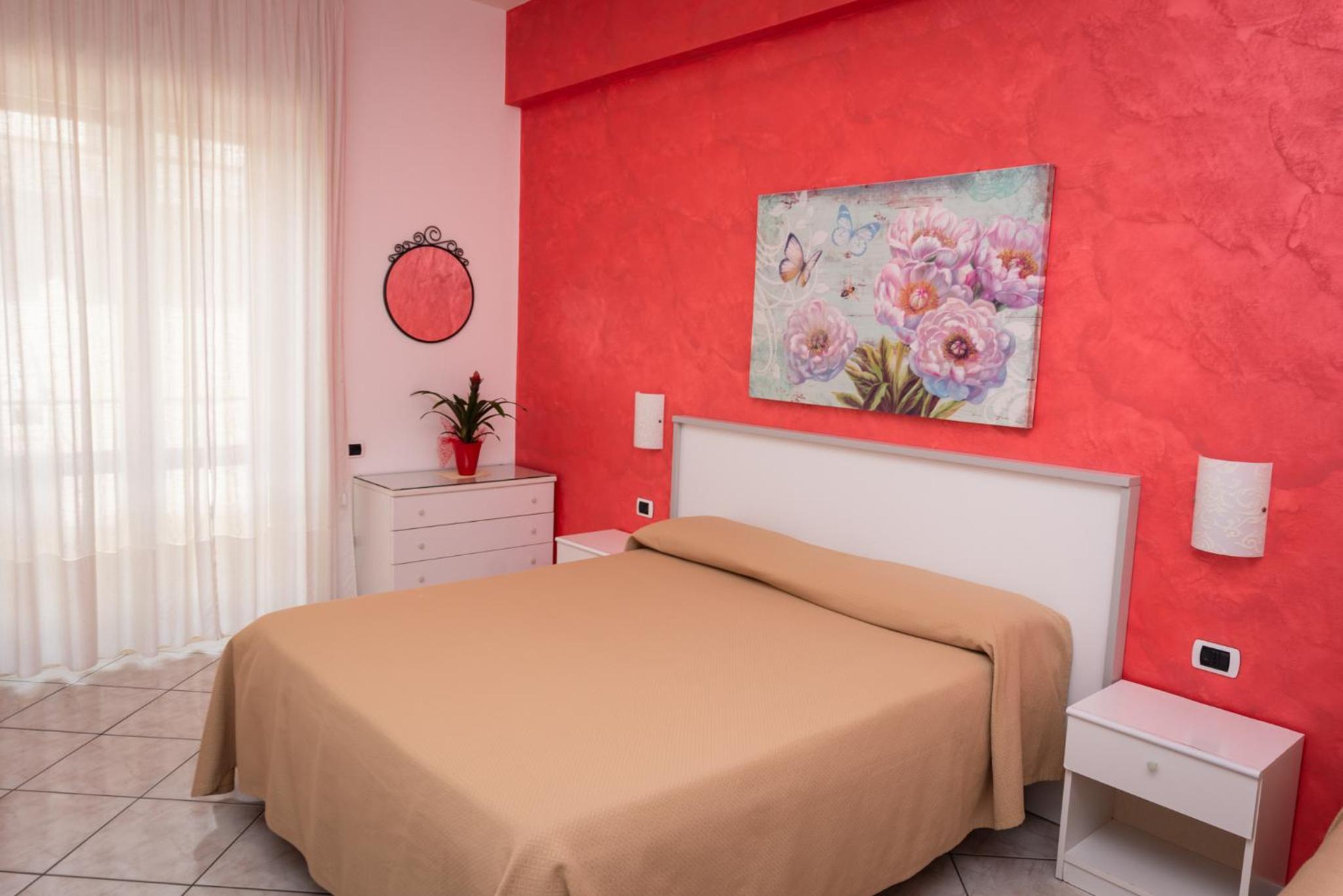 Standard Double Room - Photo 12