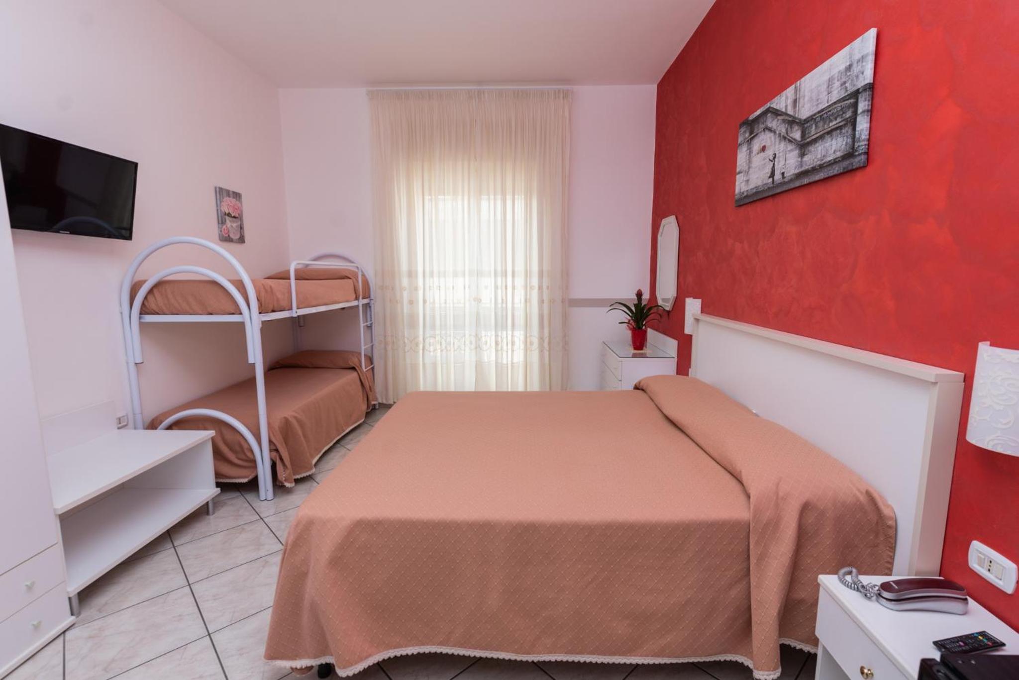 Standard Double Room - Photo 3