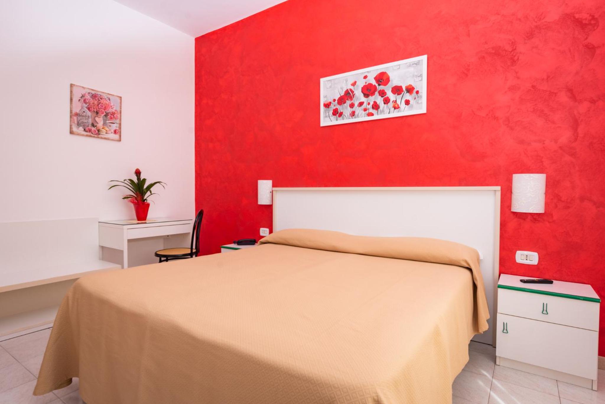 Standard Double Room - Photo 13