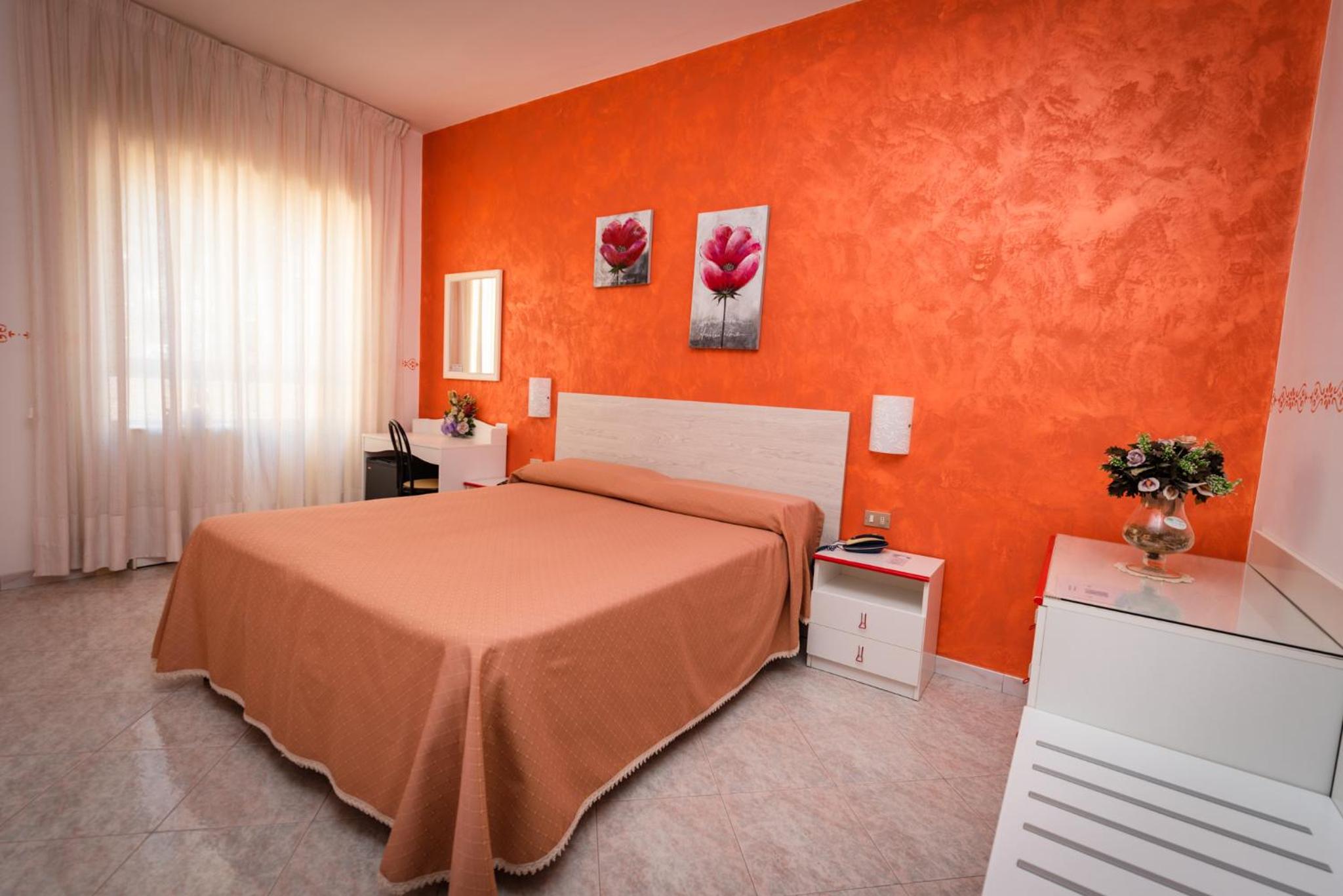 Standard Double Room - Photo 14