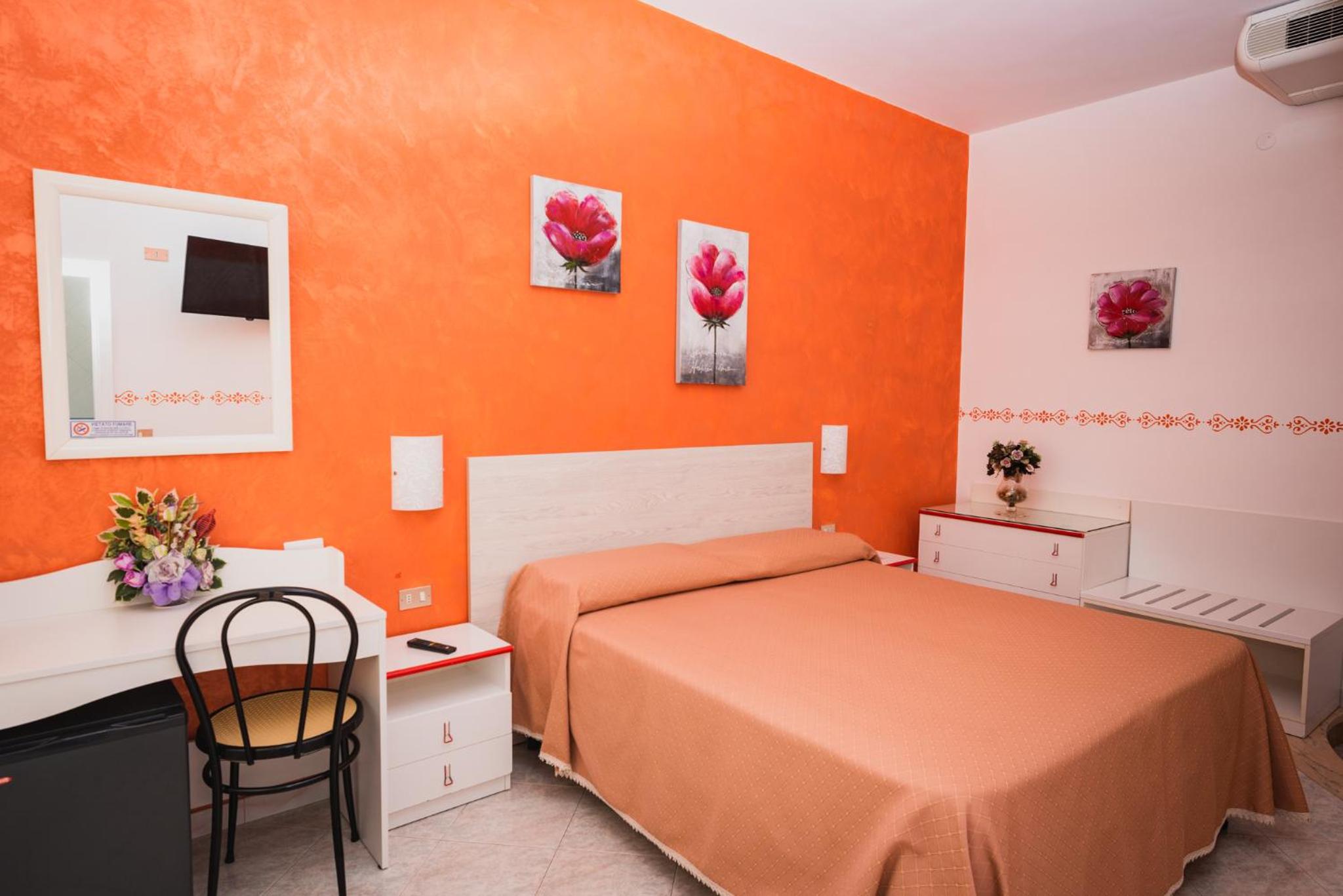 Standard Double Room - Photo 15
