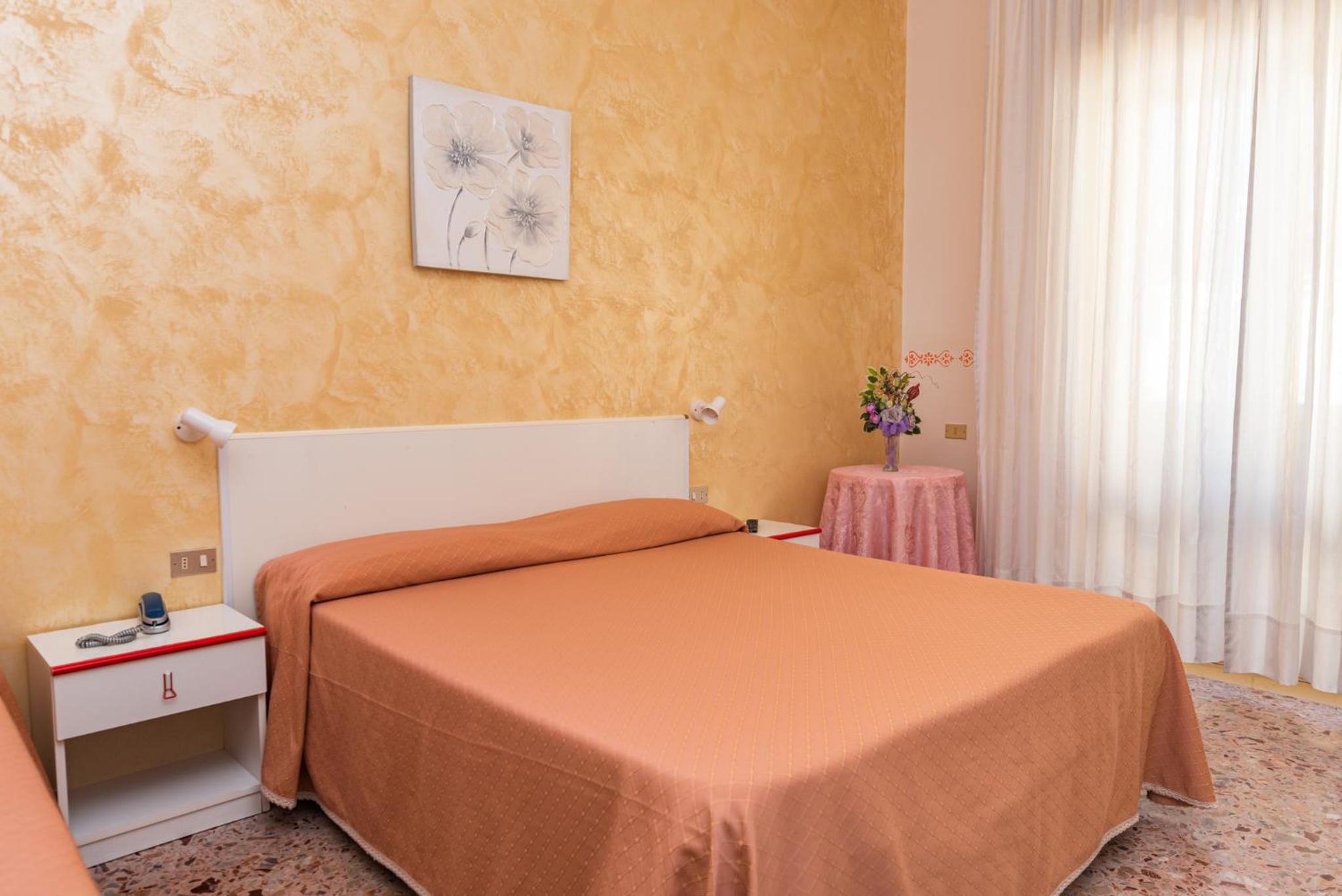 Standard Double Room - Photo 1