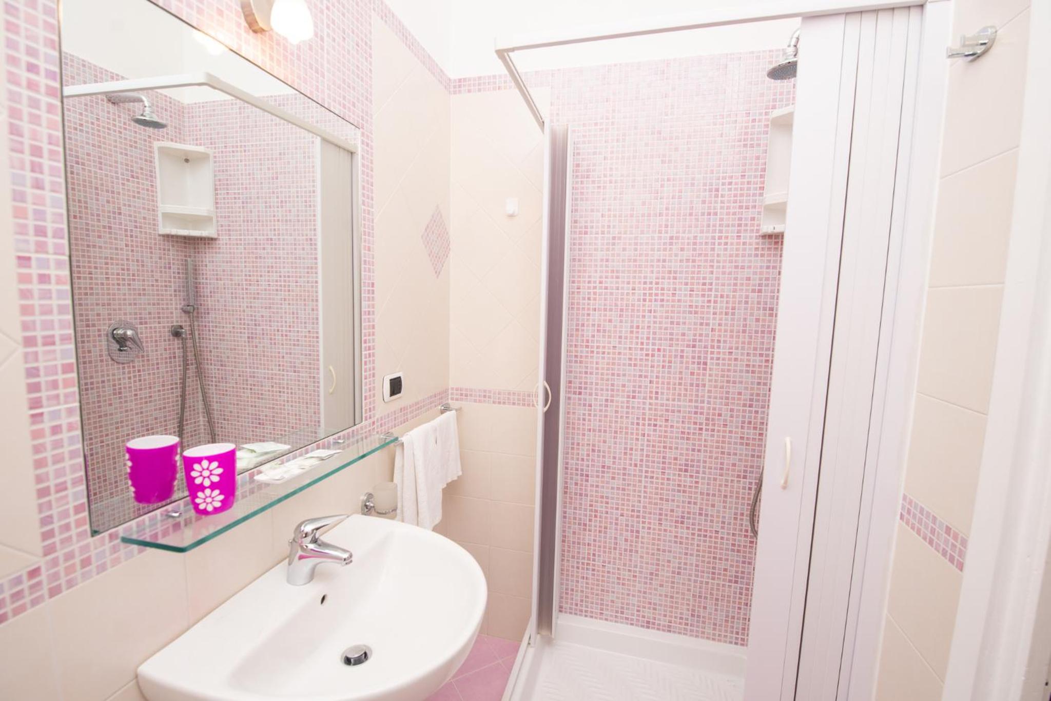 Standard Double Room - Photo 6