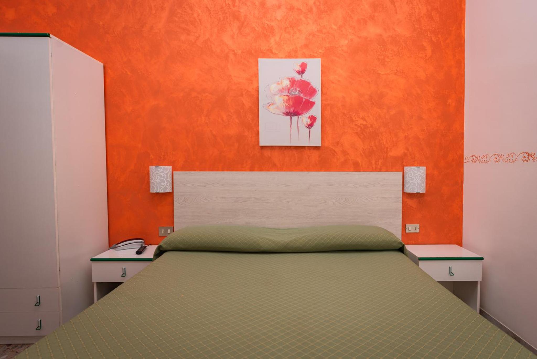 Standard Double Room - Photo 16