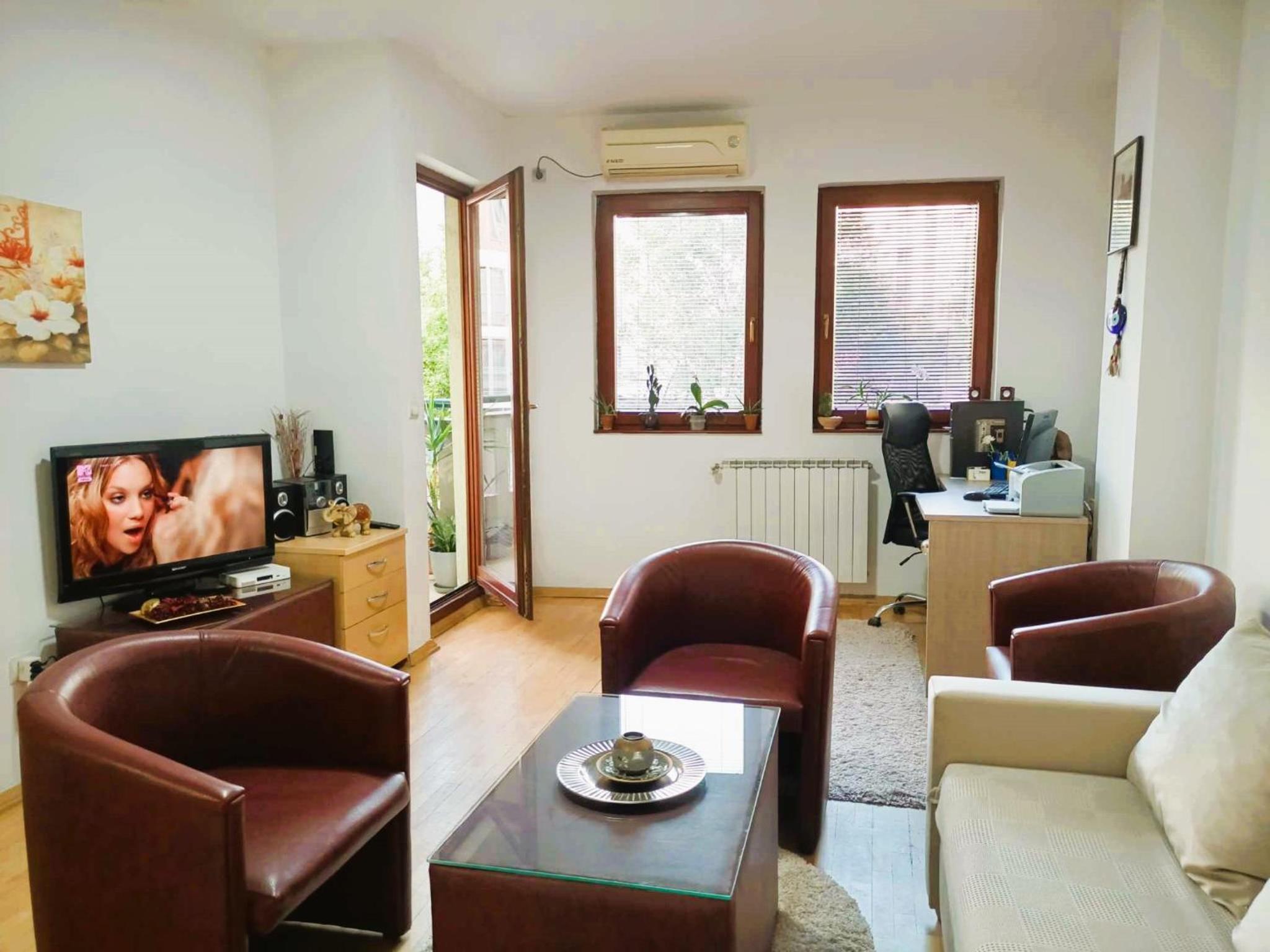 One-Bedroom Apartment photo 1