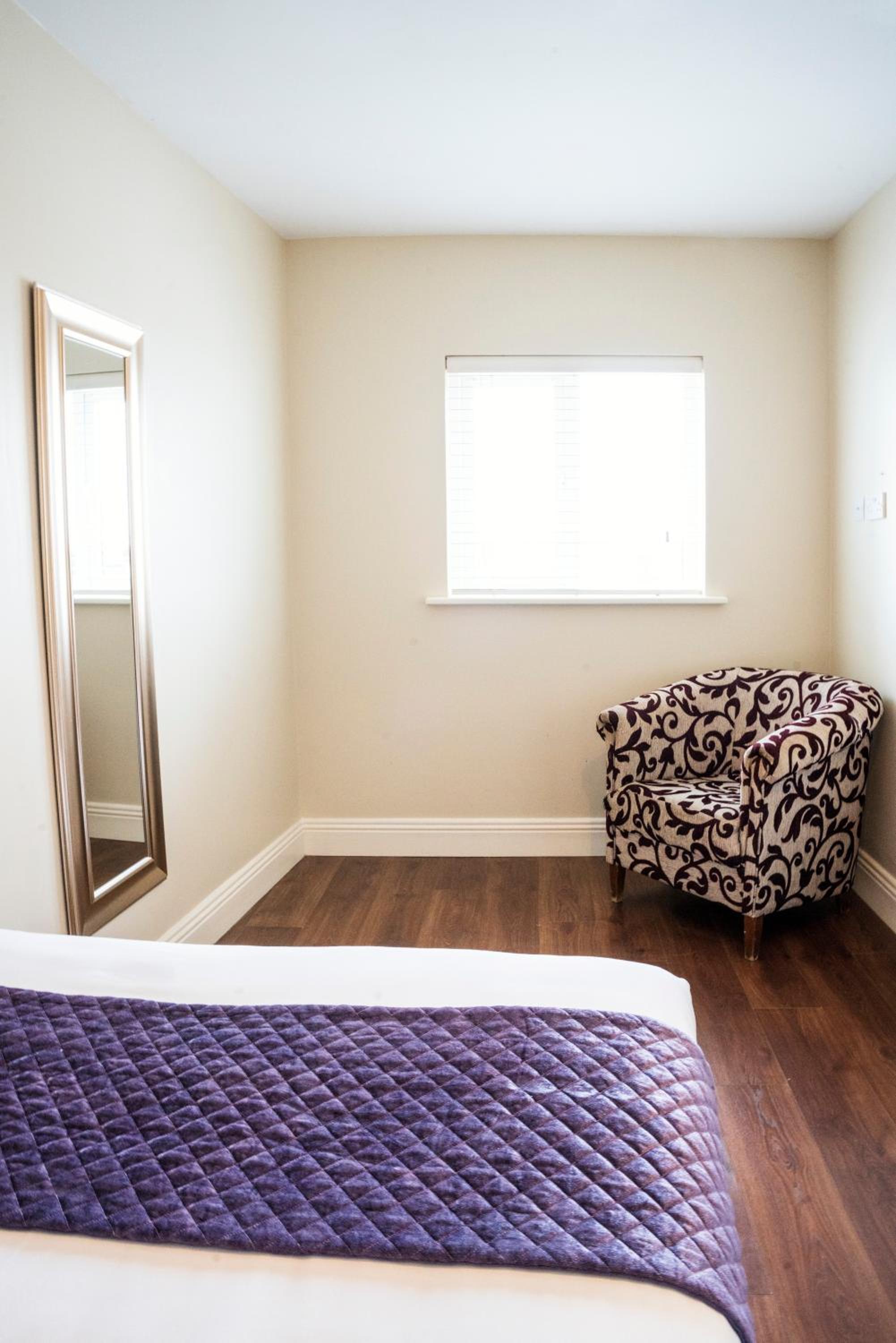 Apartment with Balcony - Photo 9