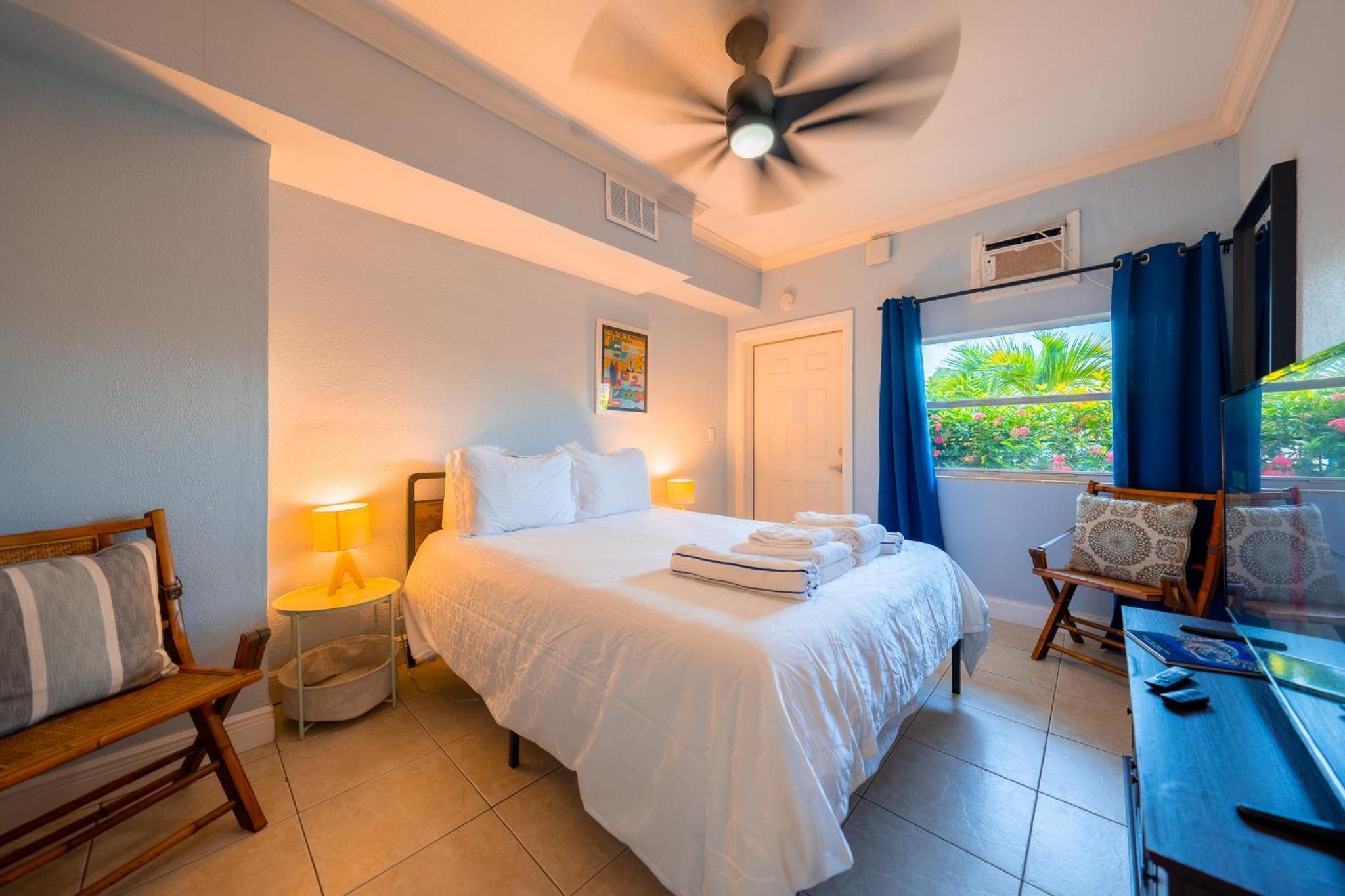 Queen Room with Pool View photo 3