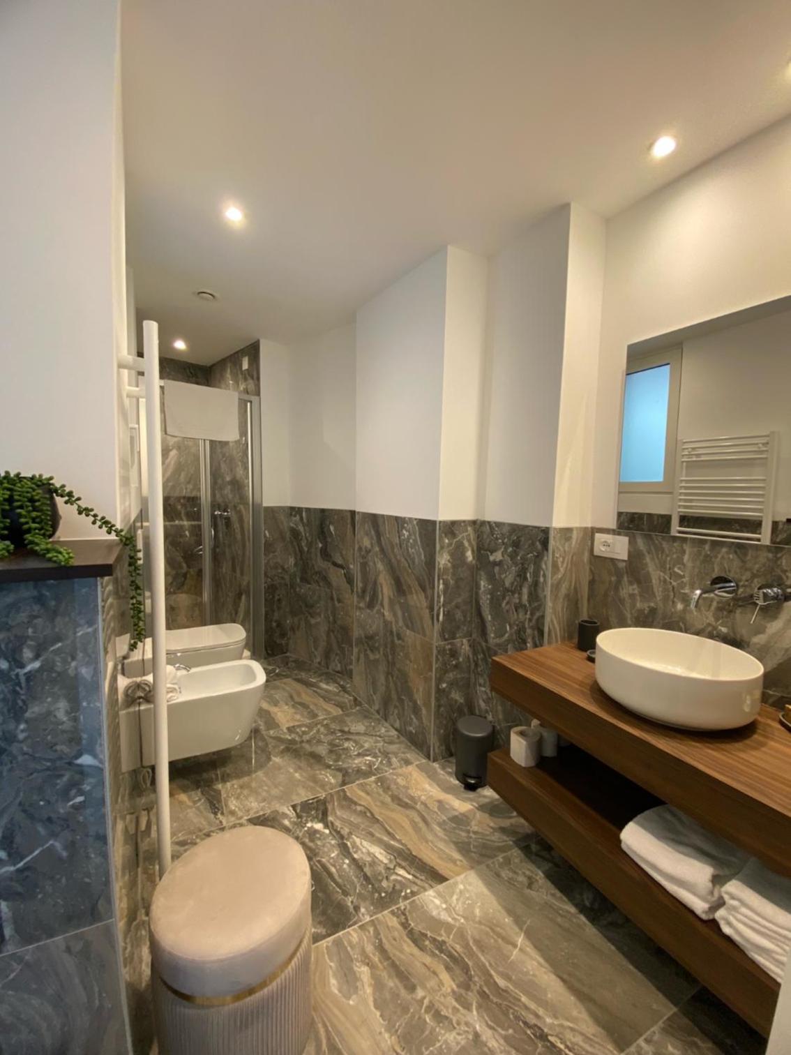 Suite with Lake View - Photo 2