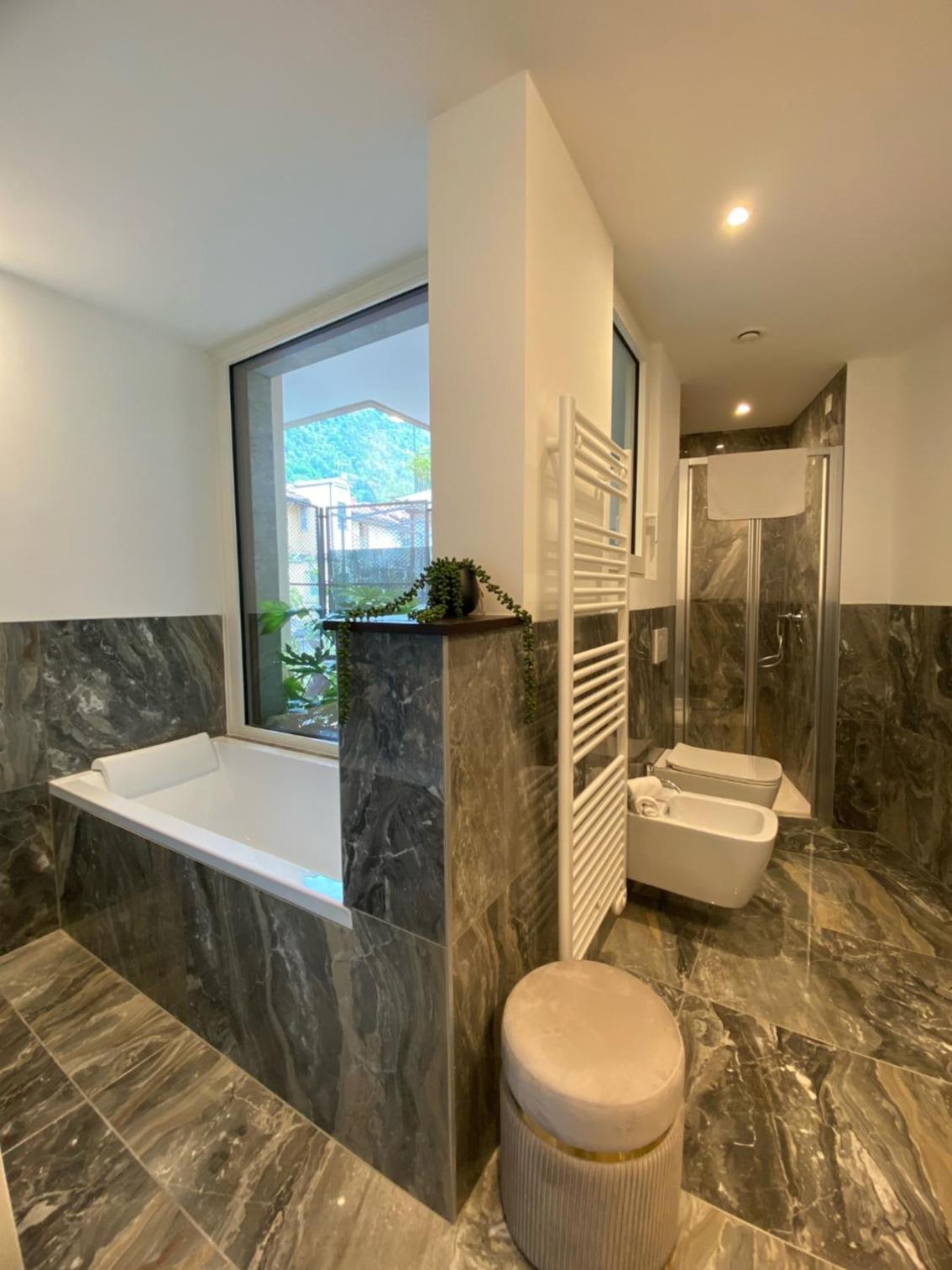 Suite with Lake View - Photo 11