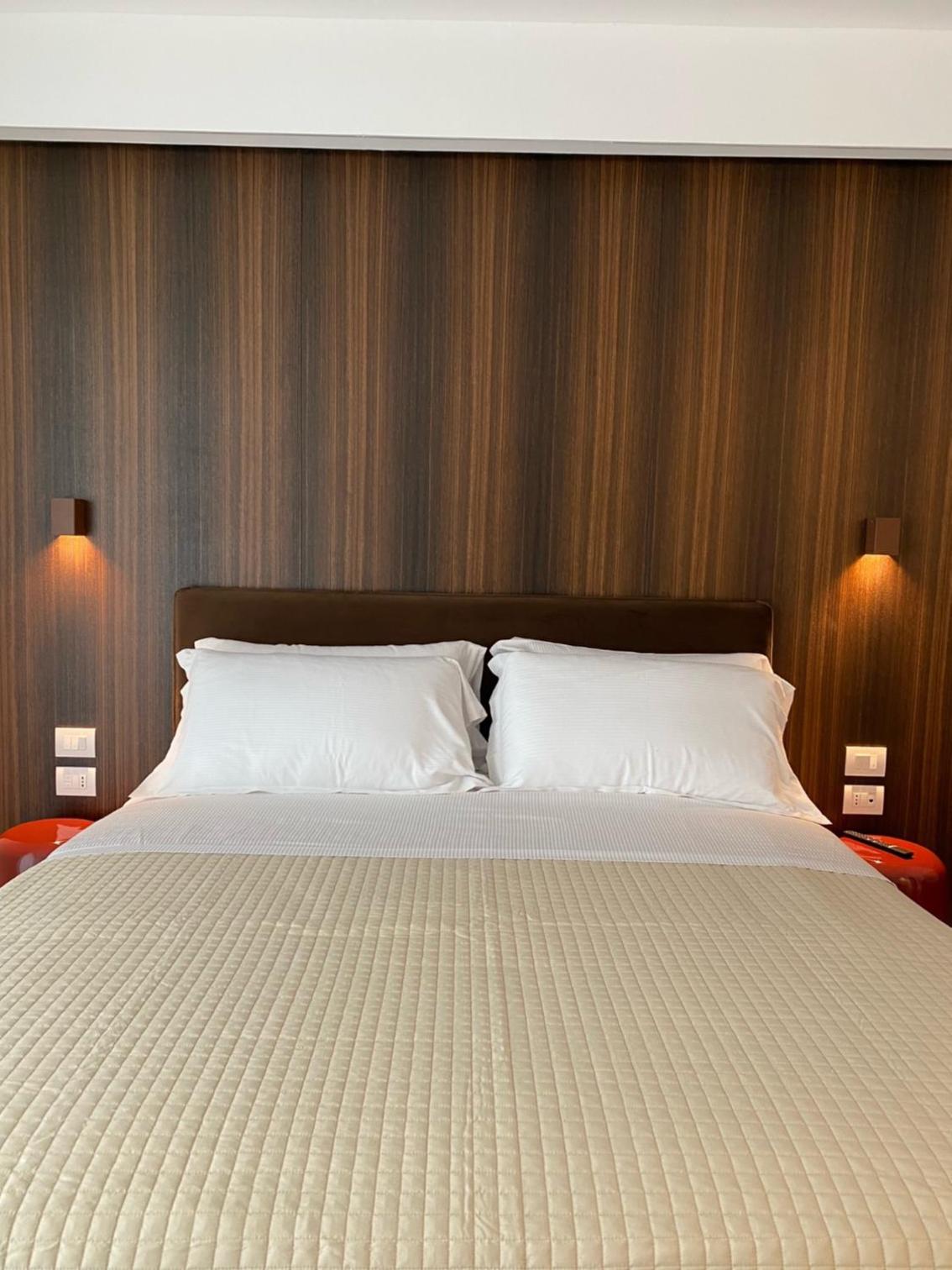 Suite with Lake View - Photo 7