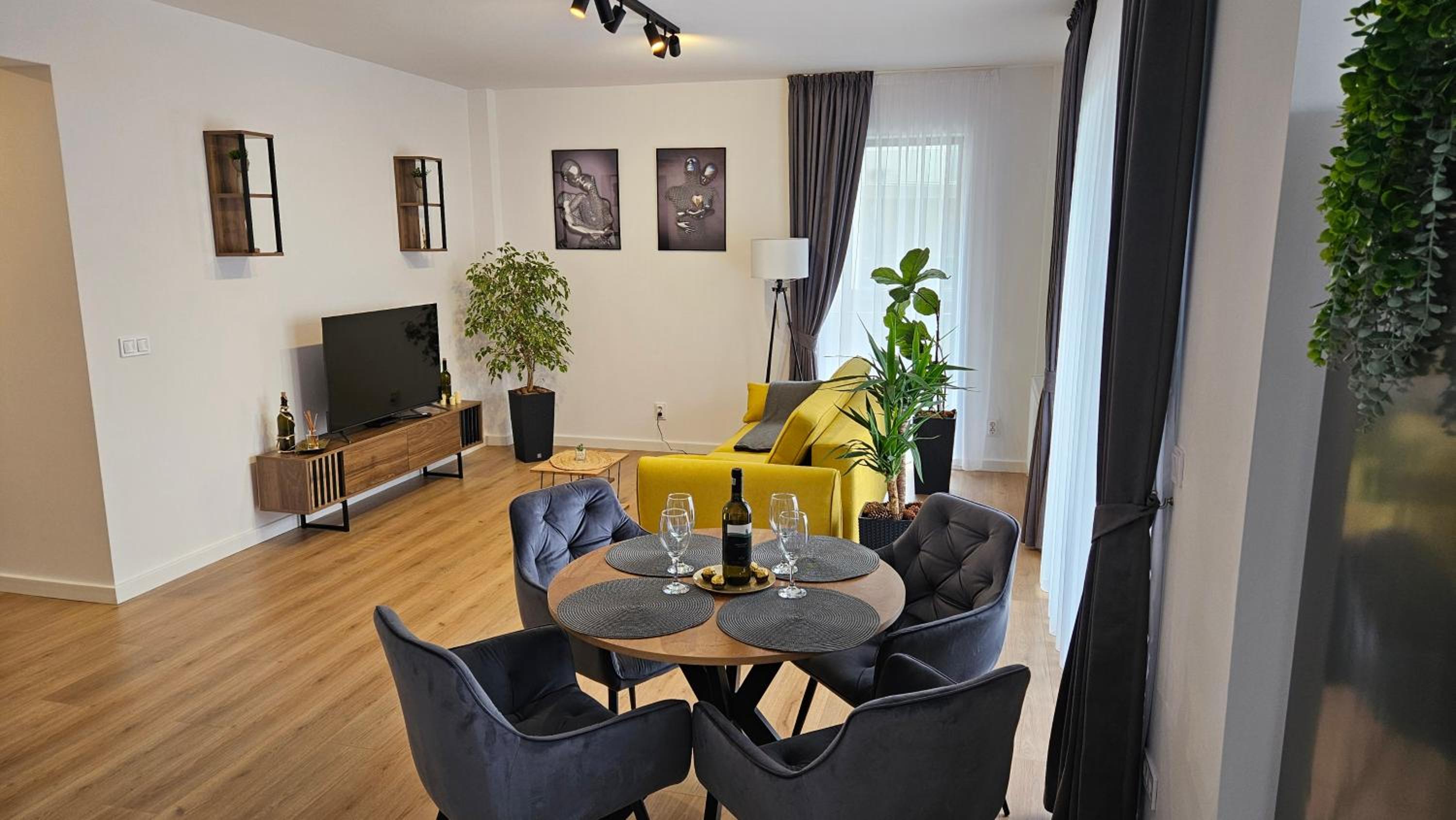 One-Bedroom Apartment photo 2