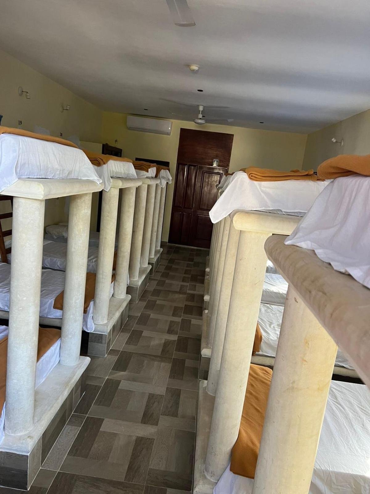 Standard Single Room With Shared Bathroom photo 2