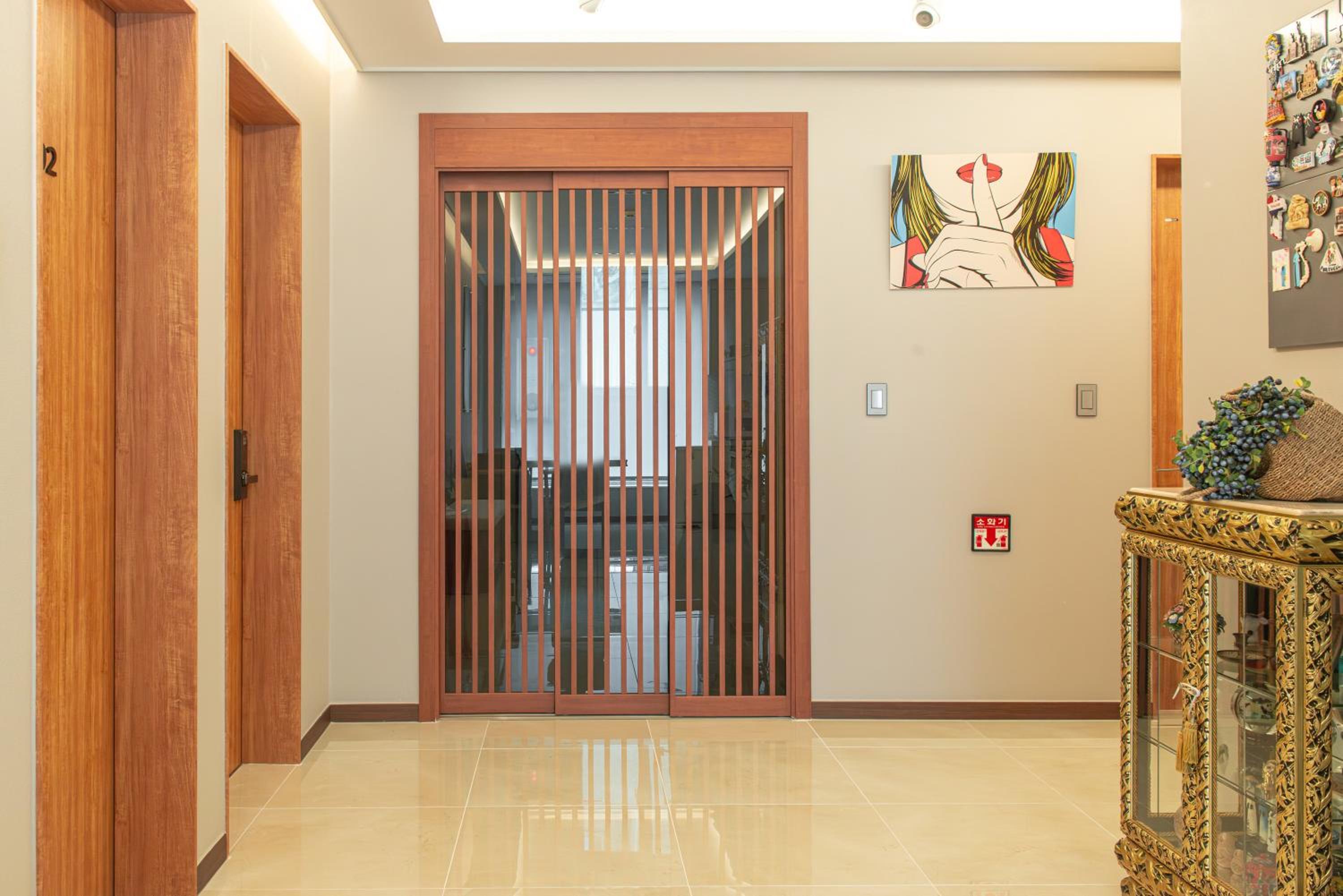 Twin Room with Private Bathroom - Photo 26