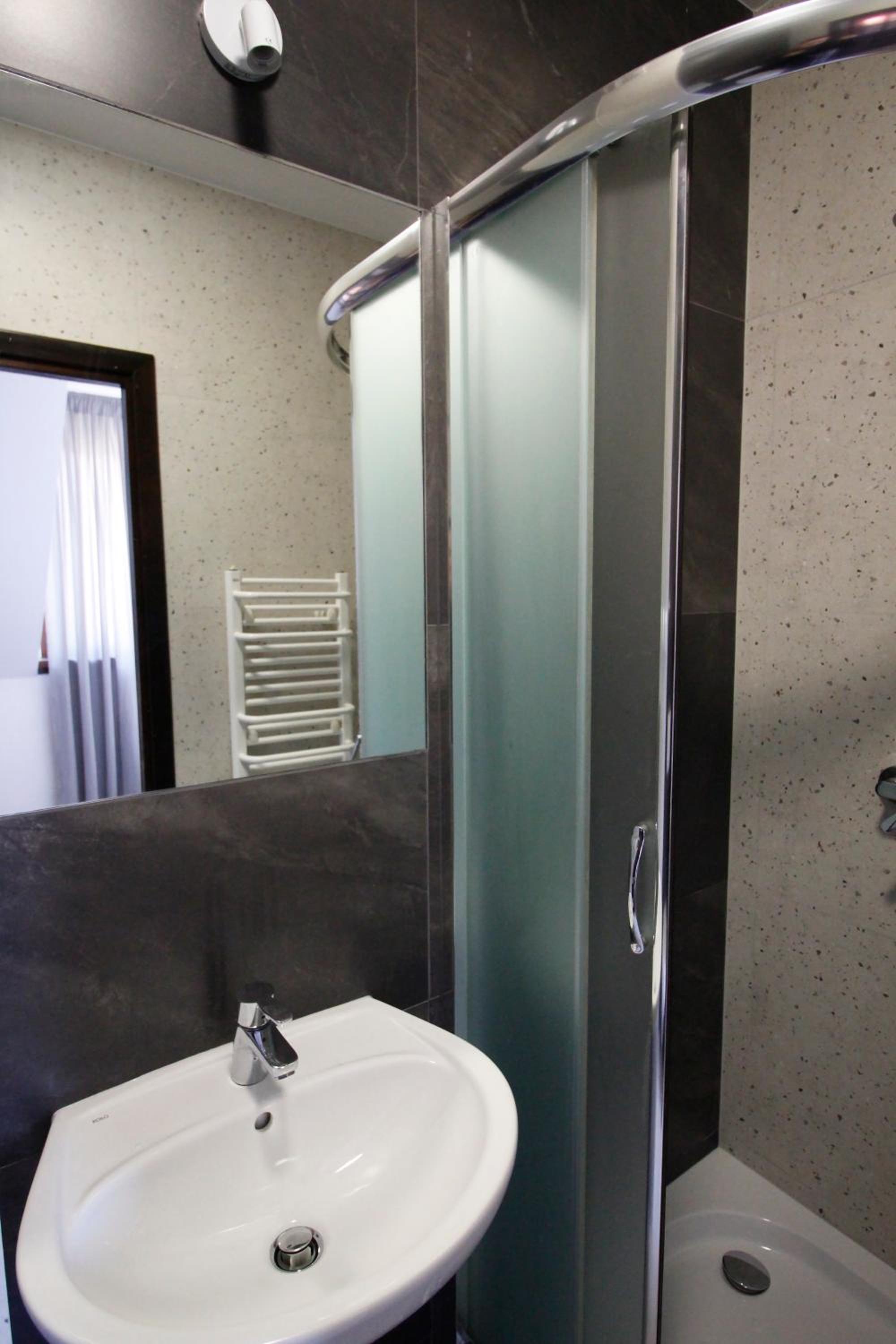 Double Room - Photo 6