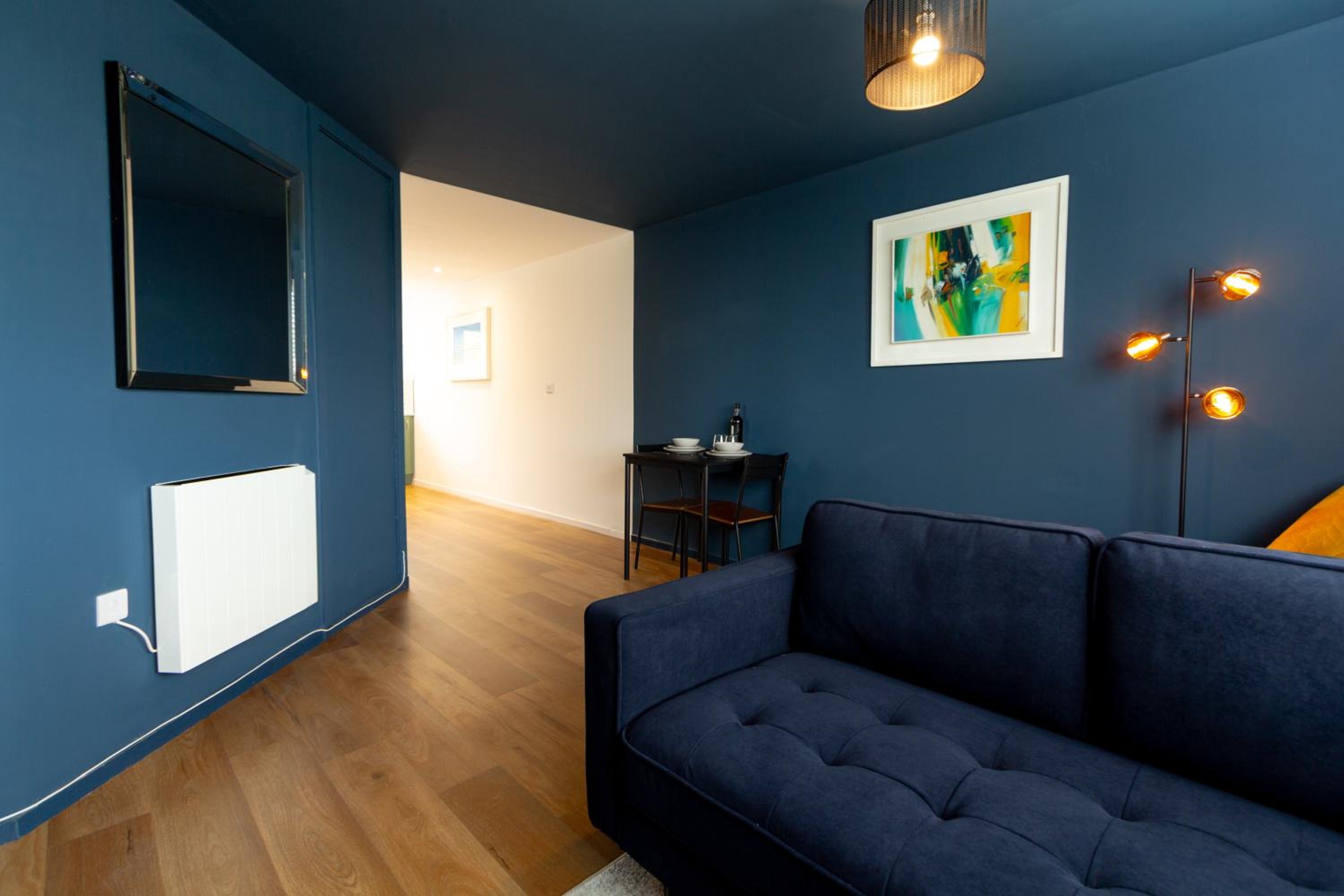 One-Bedroom Apartment photo 2