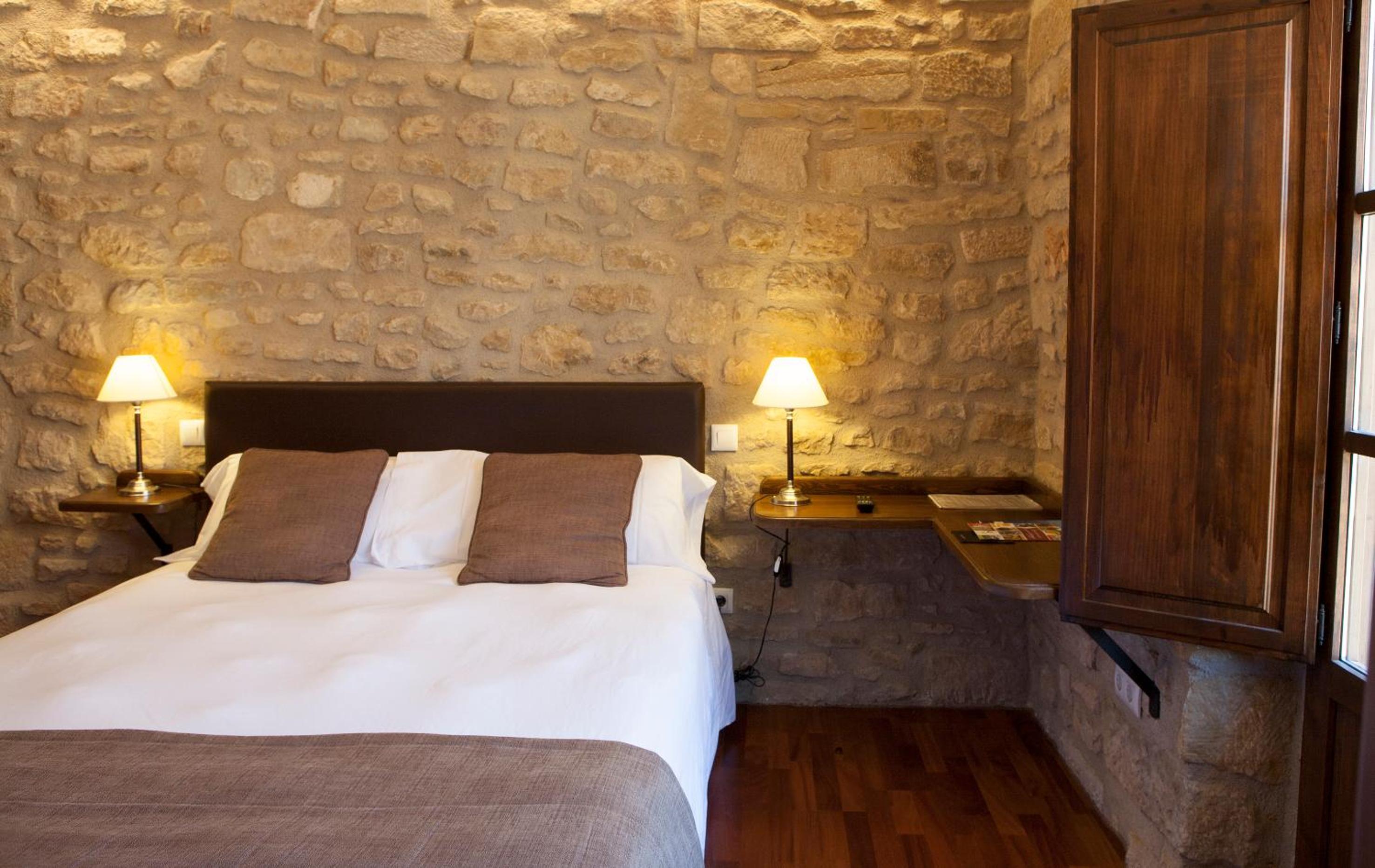 Double Room with Balcony - Photo 3
