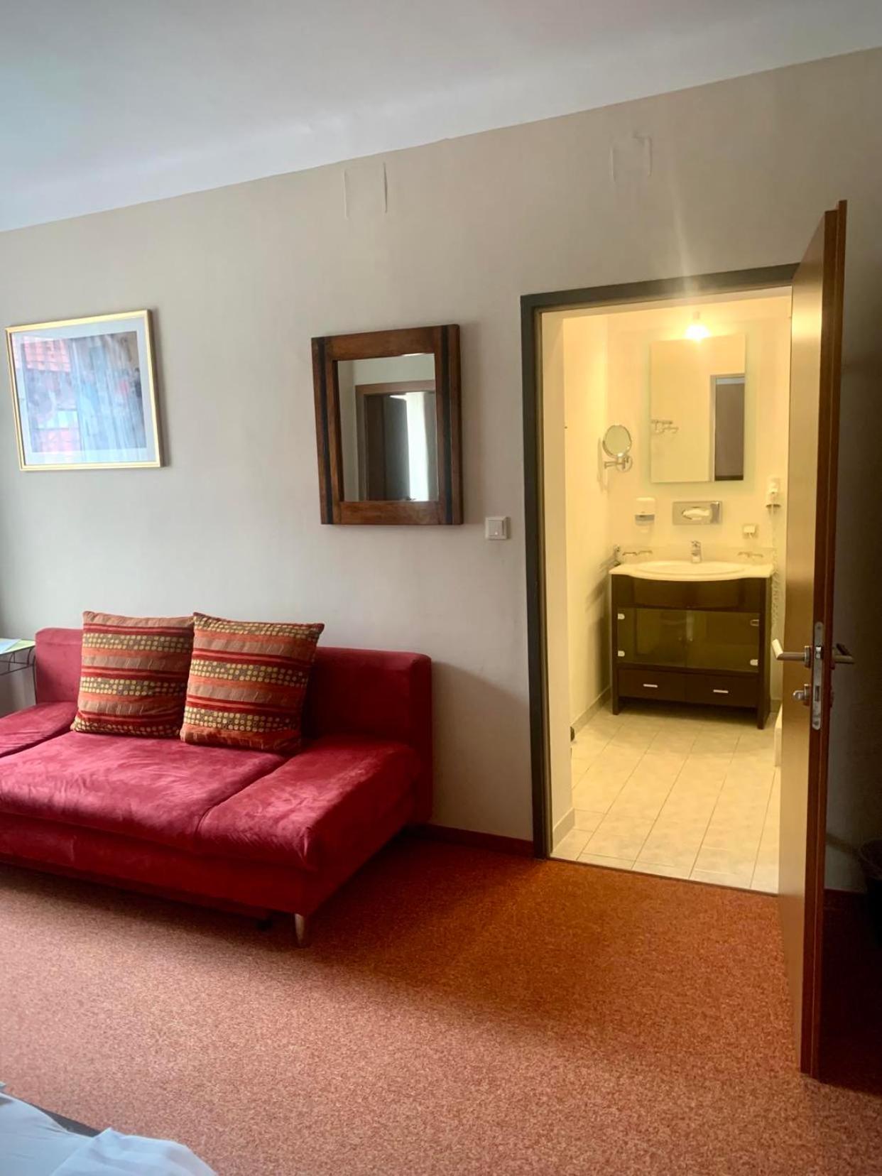 Family Room (2 Adults + 2 Children) - Photo 8