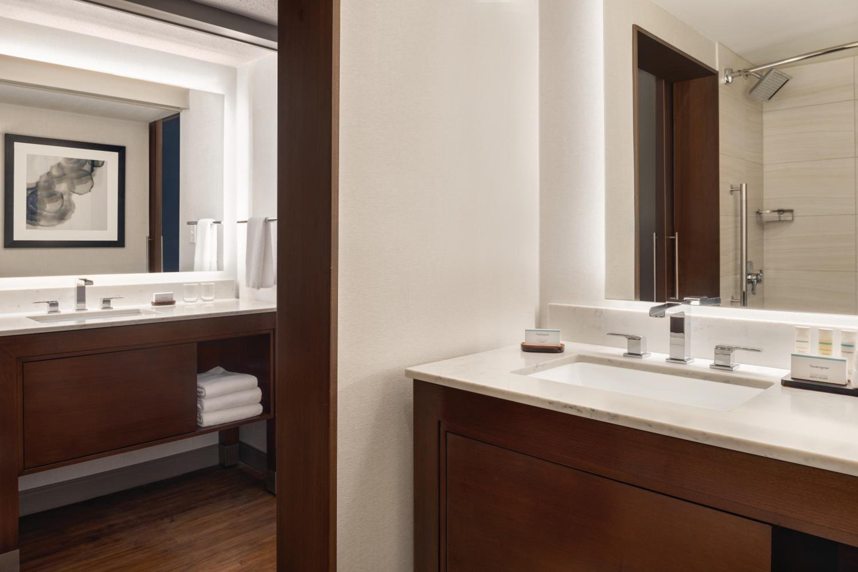 King Suite - Photo 3