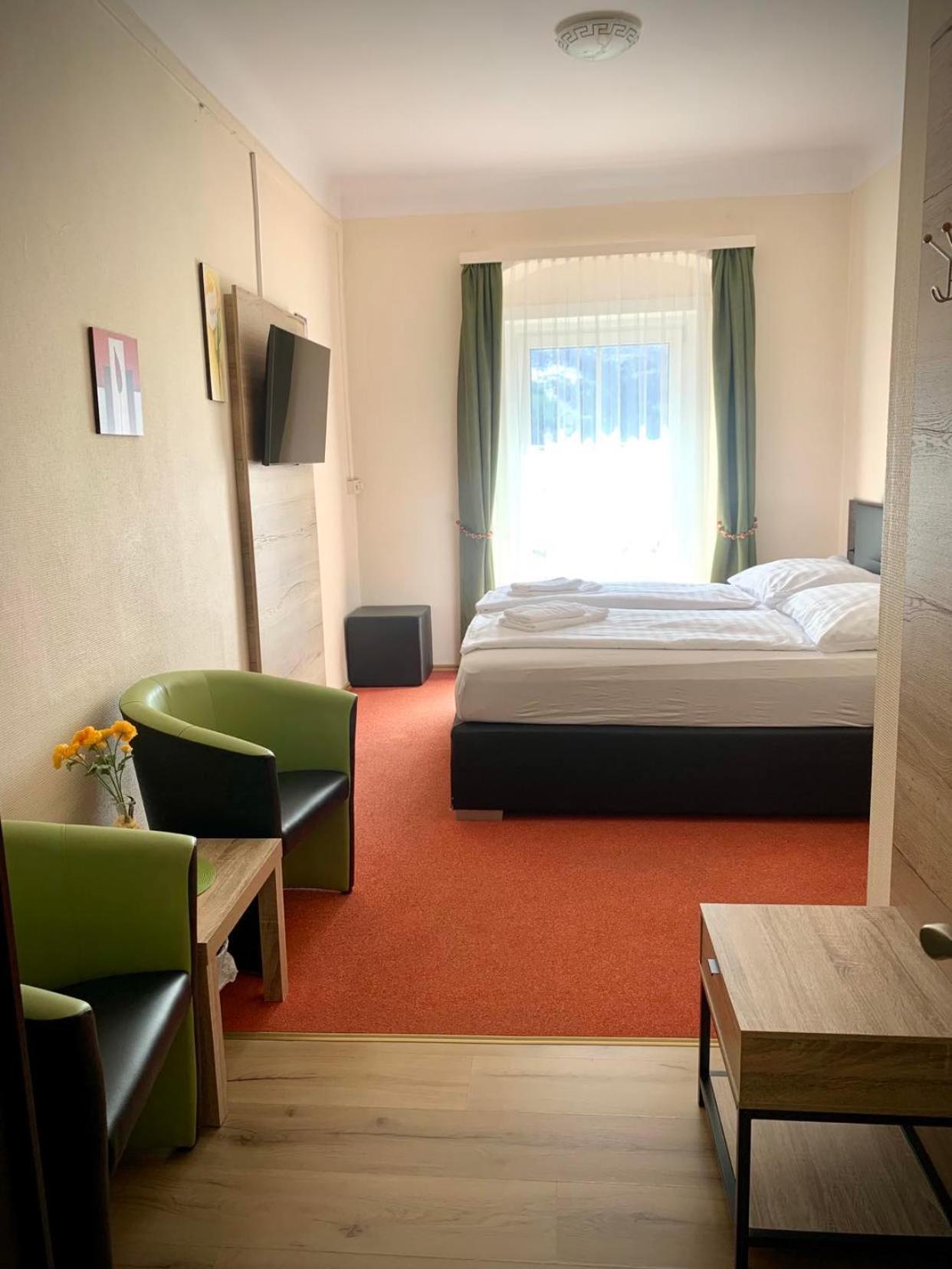 Classic Double Room with City View - Photo 7