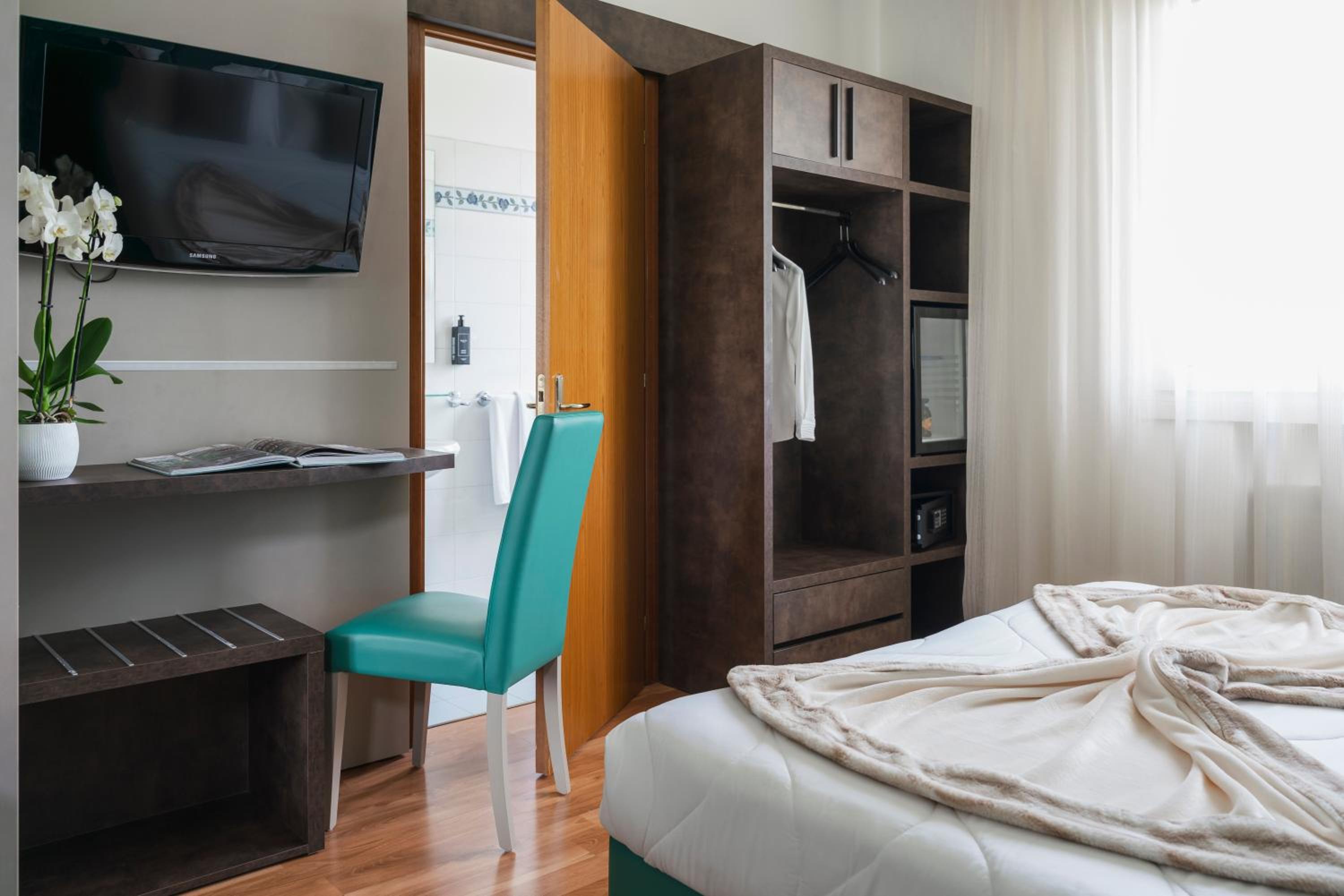 Deluxe Double or Twin Room - Photo 1