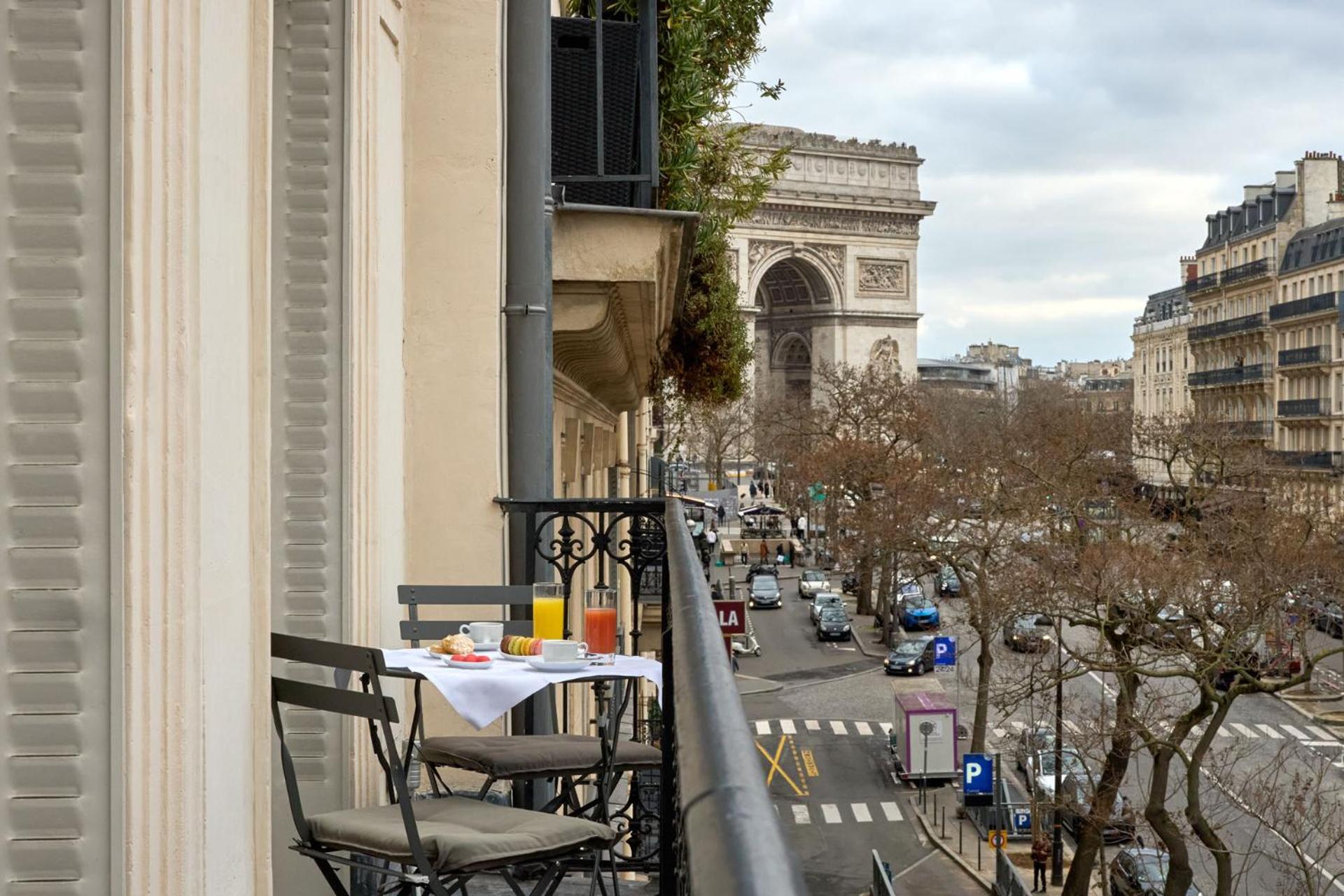 Deluxe Double Room Arc de Triomphe view with Balcony