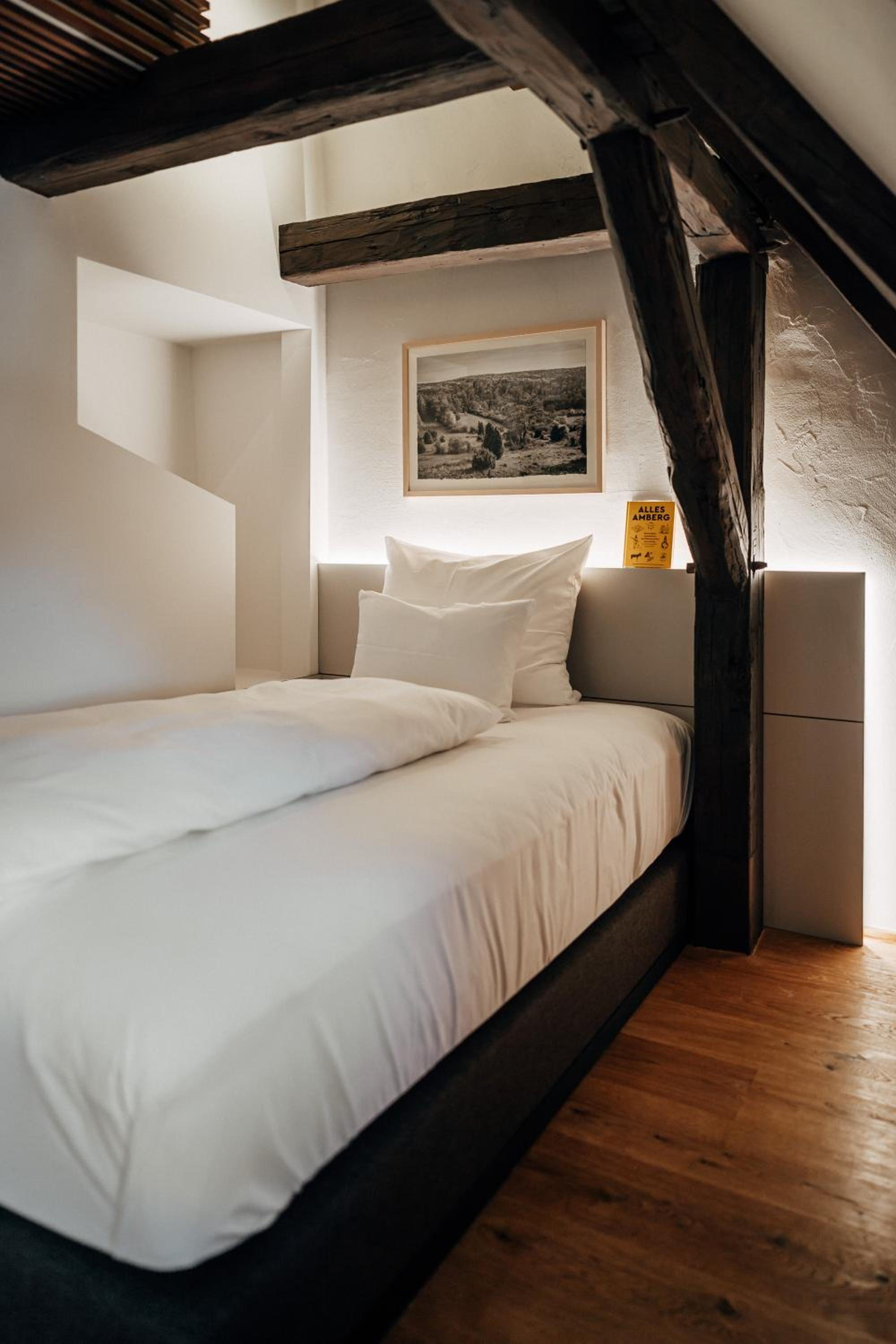 Queen Room photo 3
