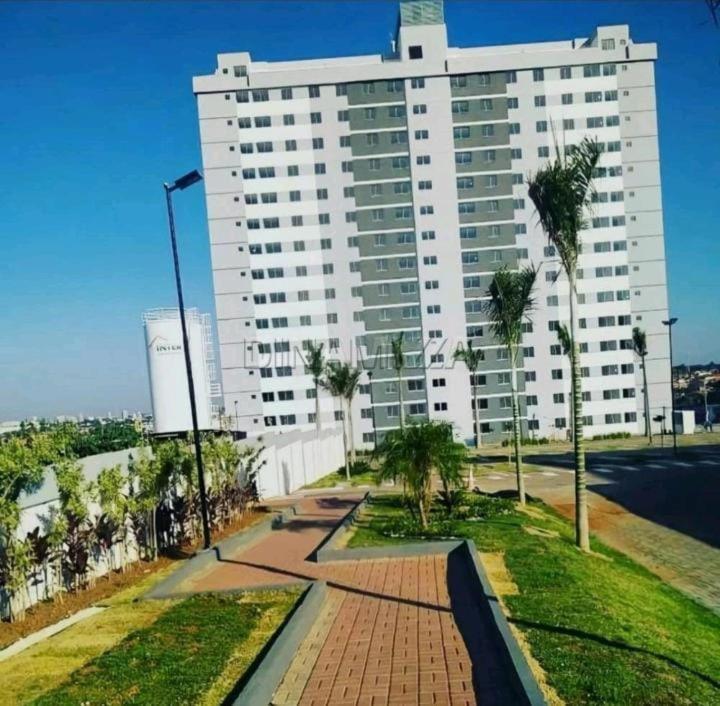 Deluxe One-Bedroom Apartment with City View photo 2