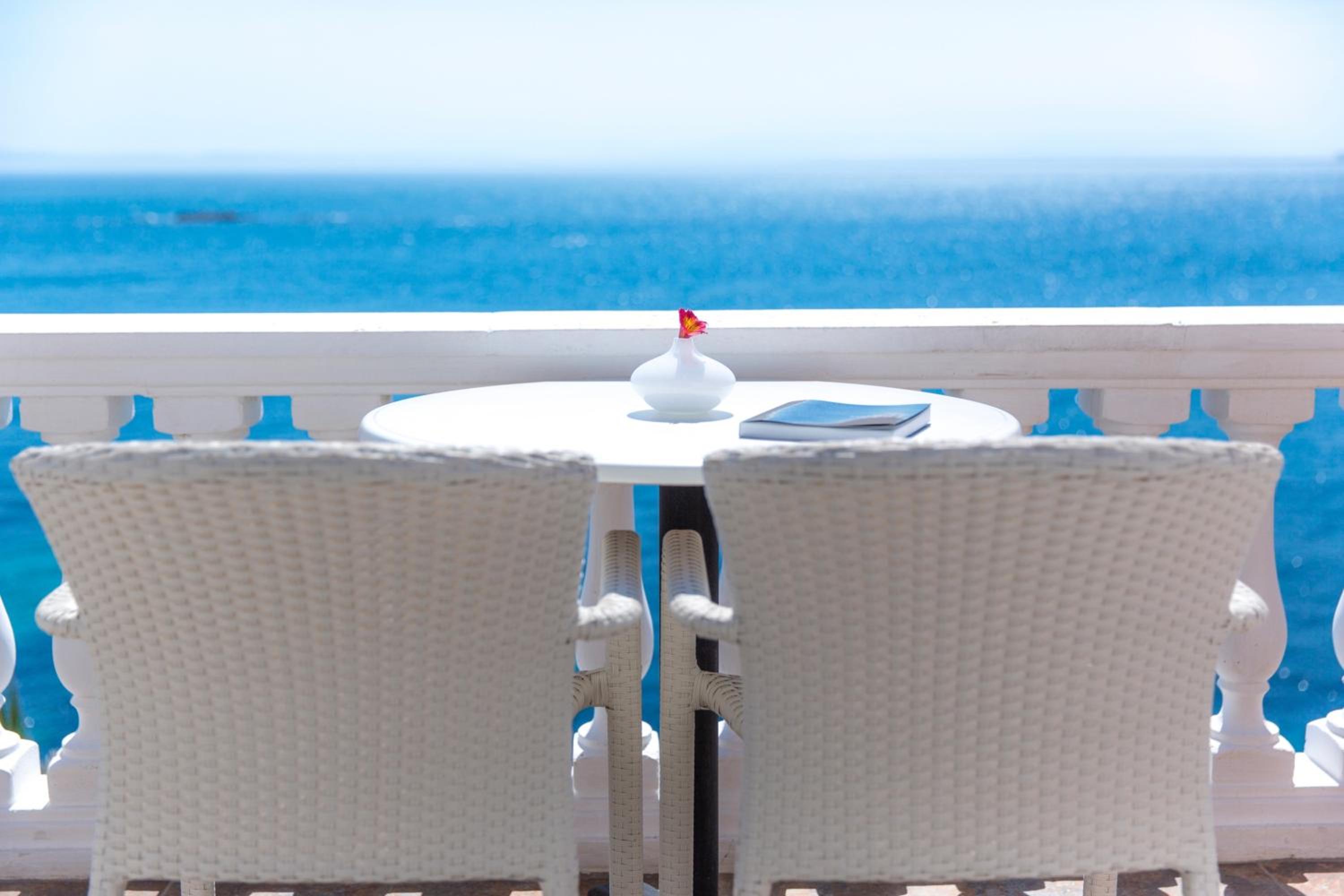 Standard Double or Twin Room with Sea View - Photo 4