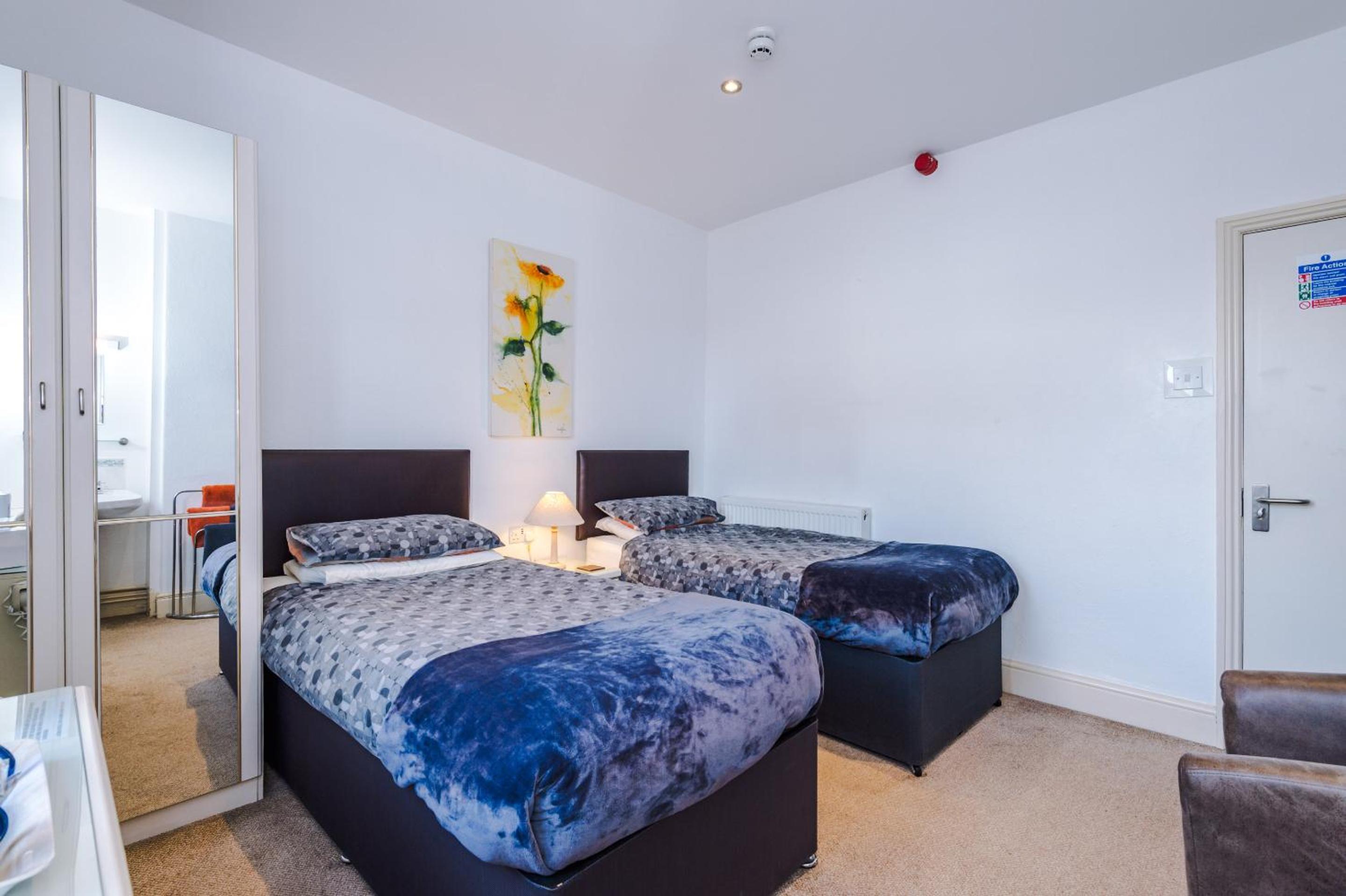 Superior Twin Room photo 3