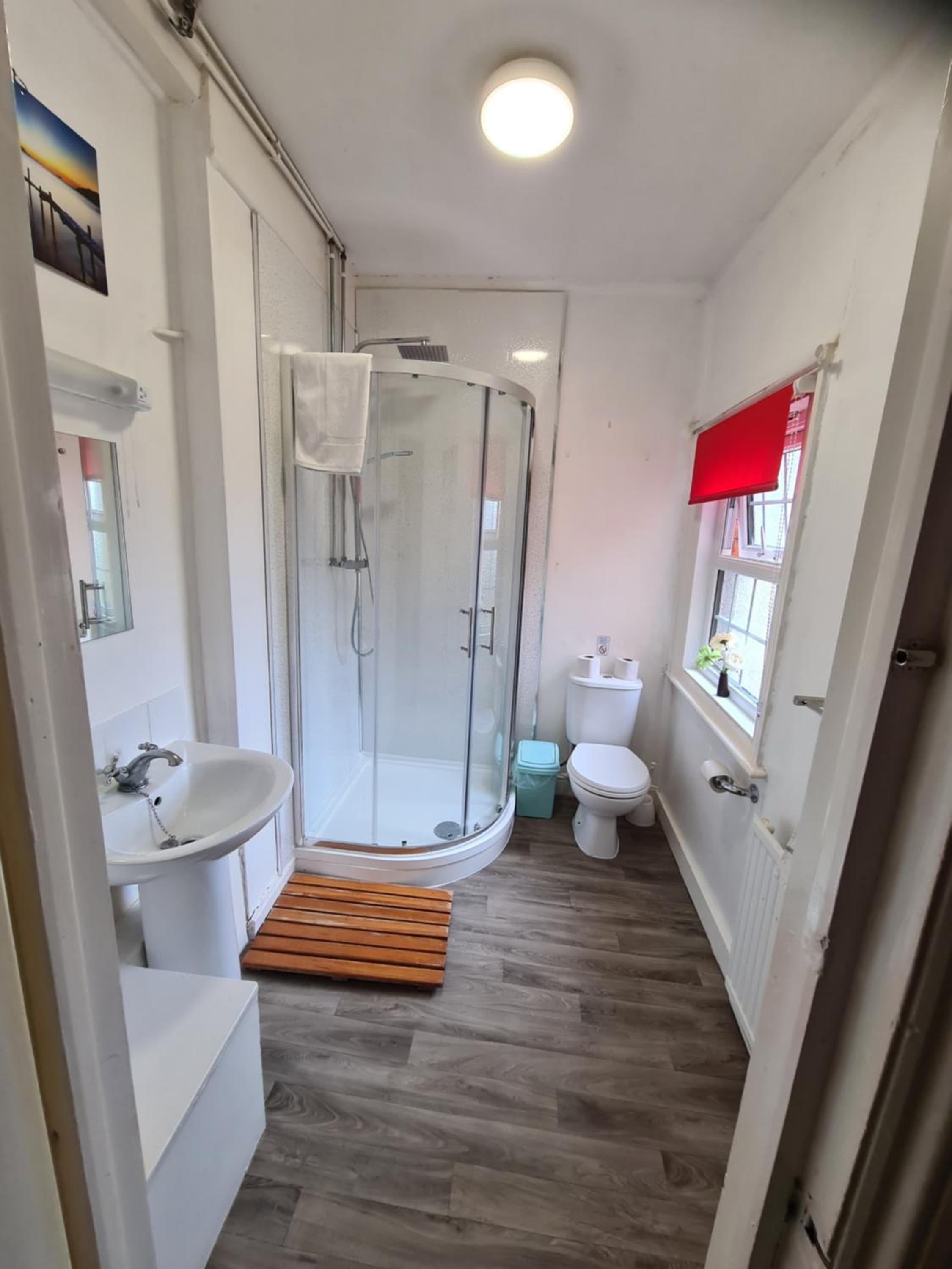Twin Room with Private Bathroom photo 2