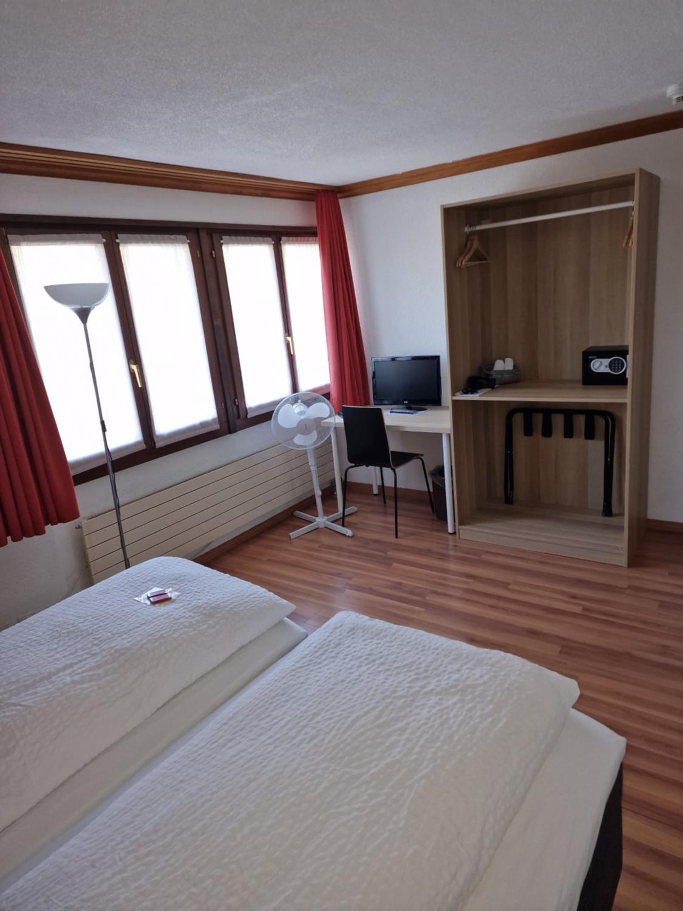 Twin Room - Photo 2