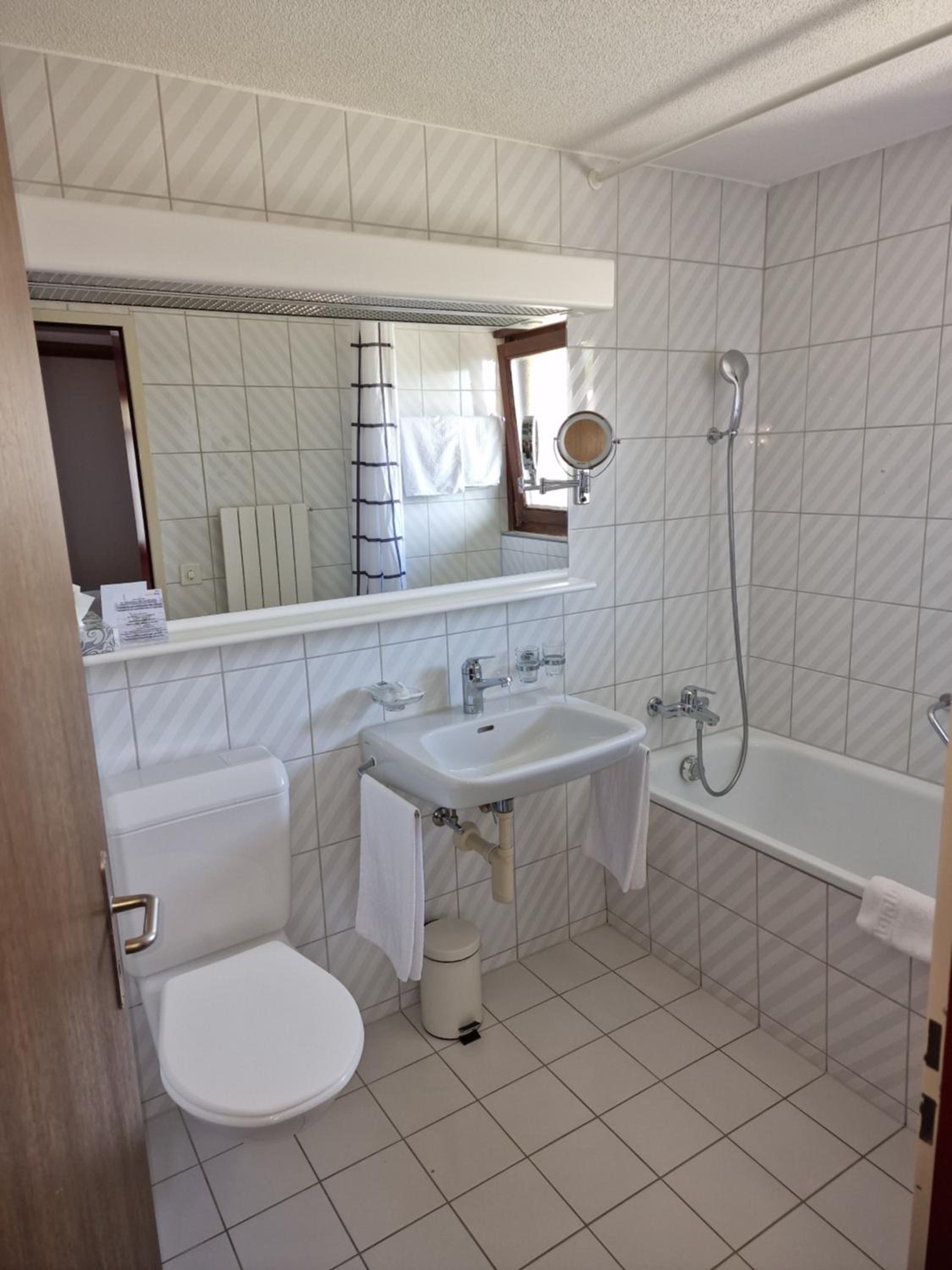 Twin Room - Photo 6