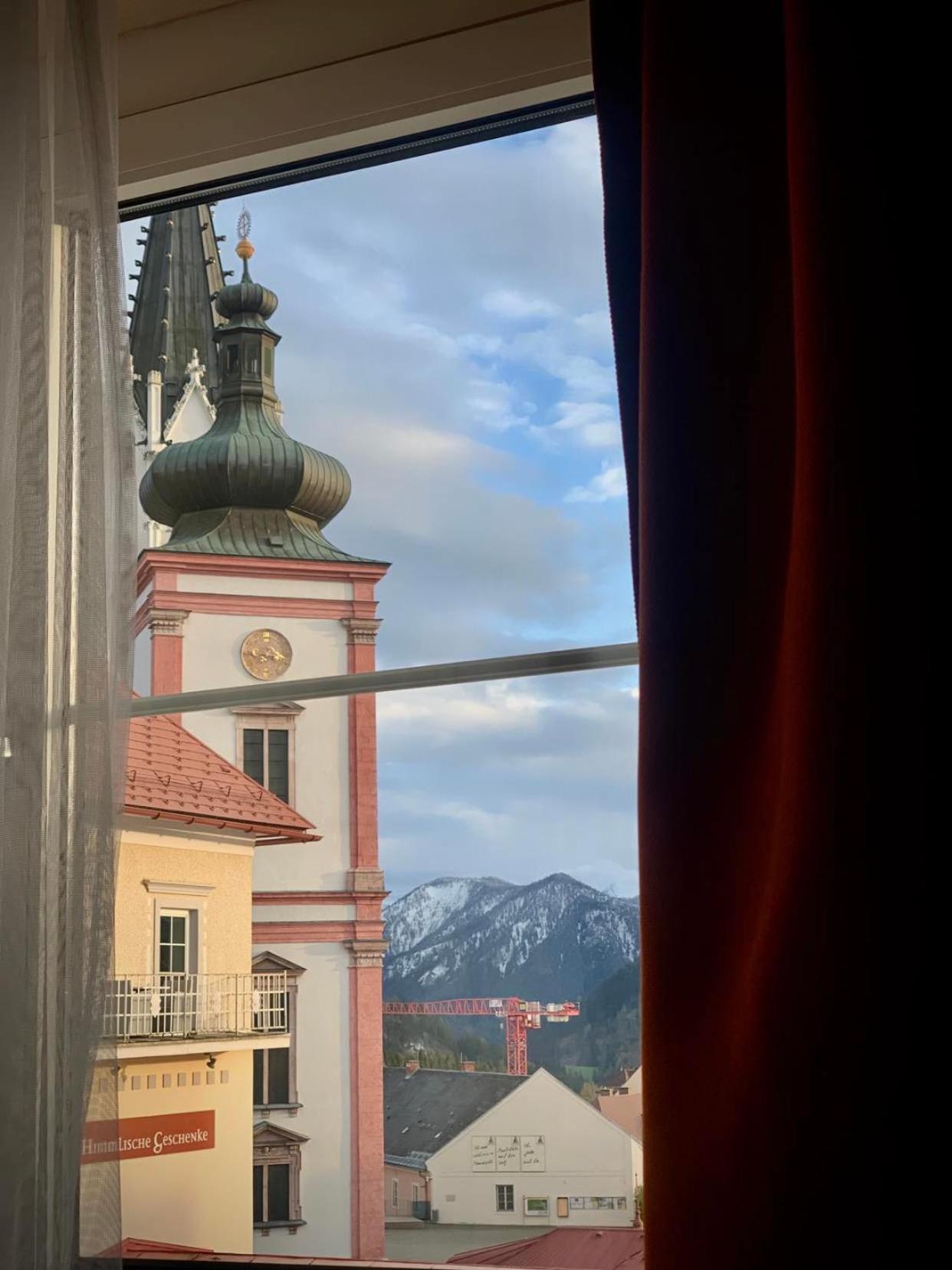 Classic Double Room with City View - Photo 8