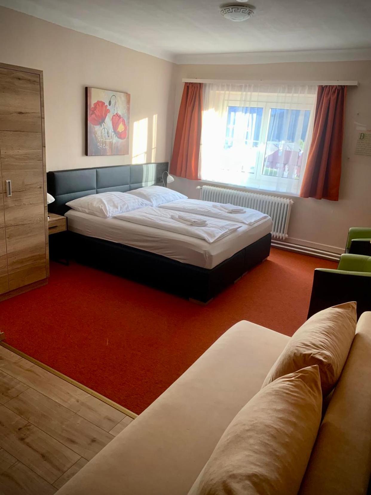 Classic Double Room with City View - Photo 6