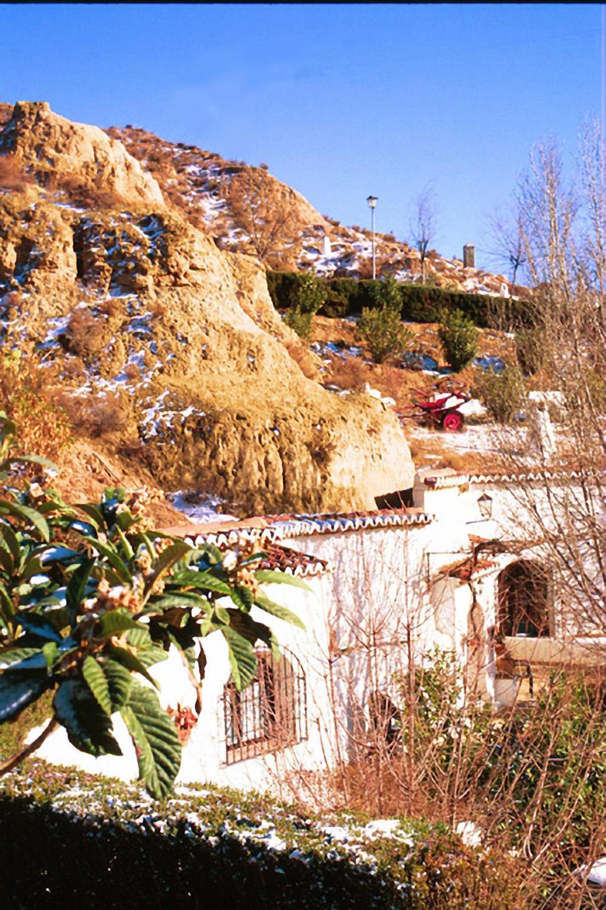 Cave (1 adult) photo 3