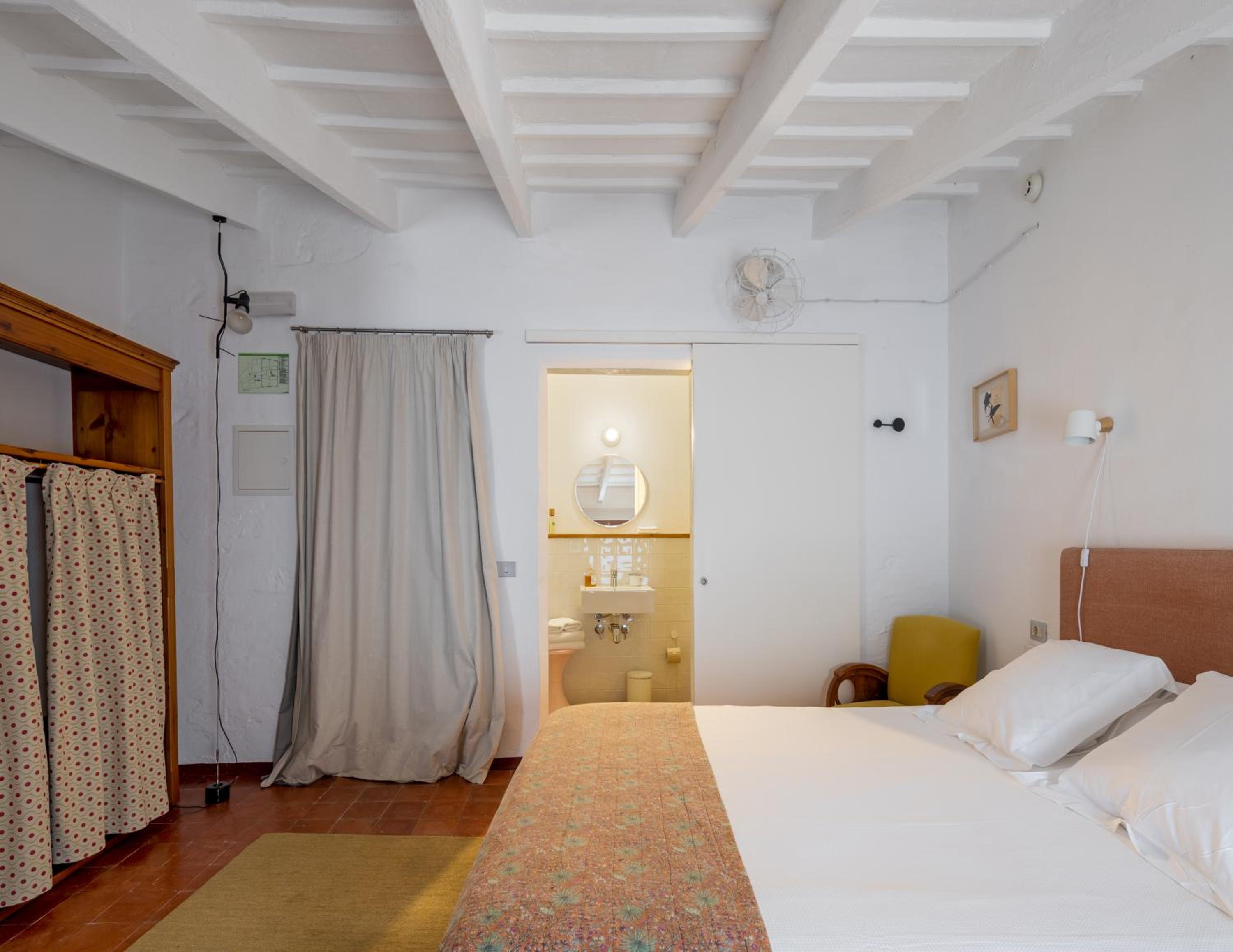Double Room - Photo 6