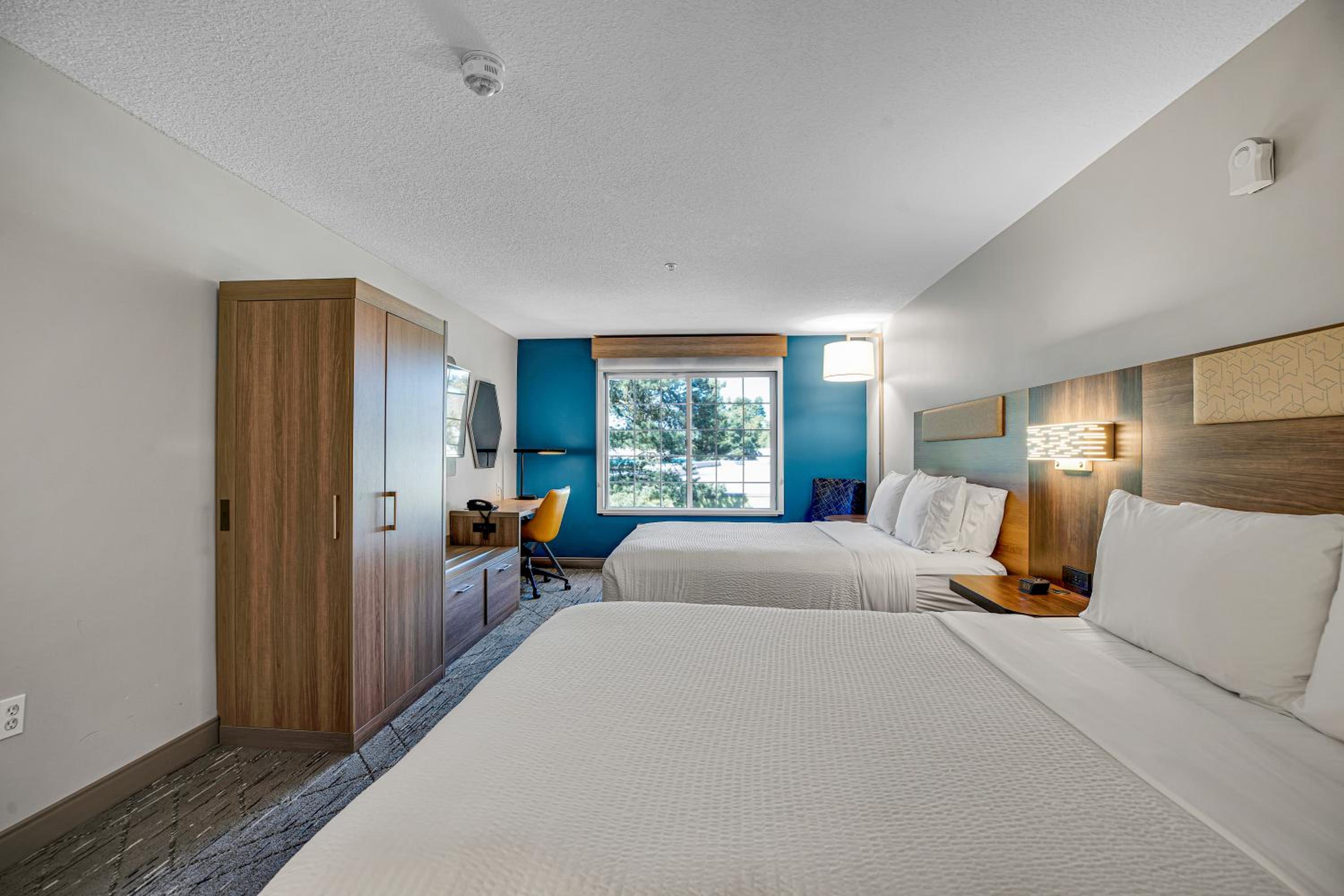 Standard Room with Two Queen Beds - Photo 1