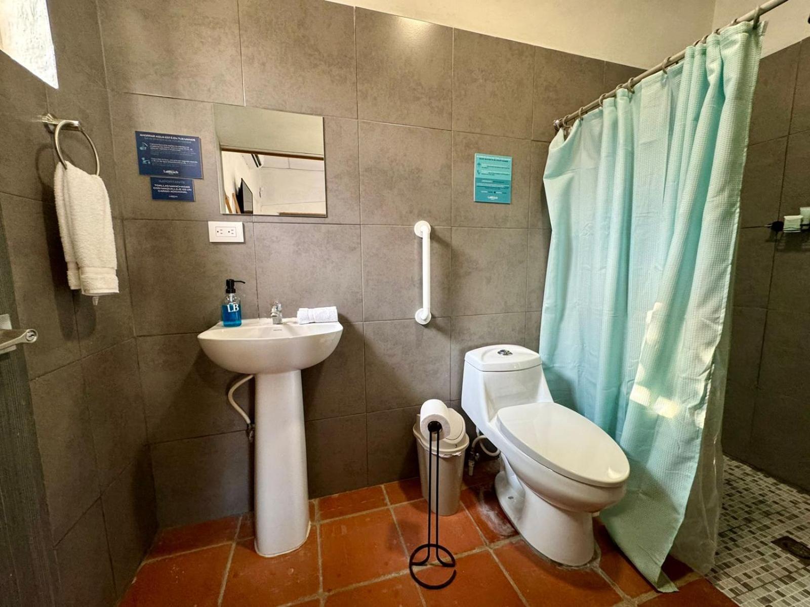 Double or Twin Room with Sea View photo 2
