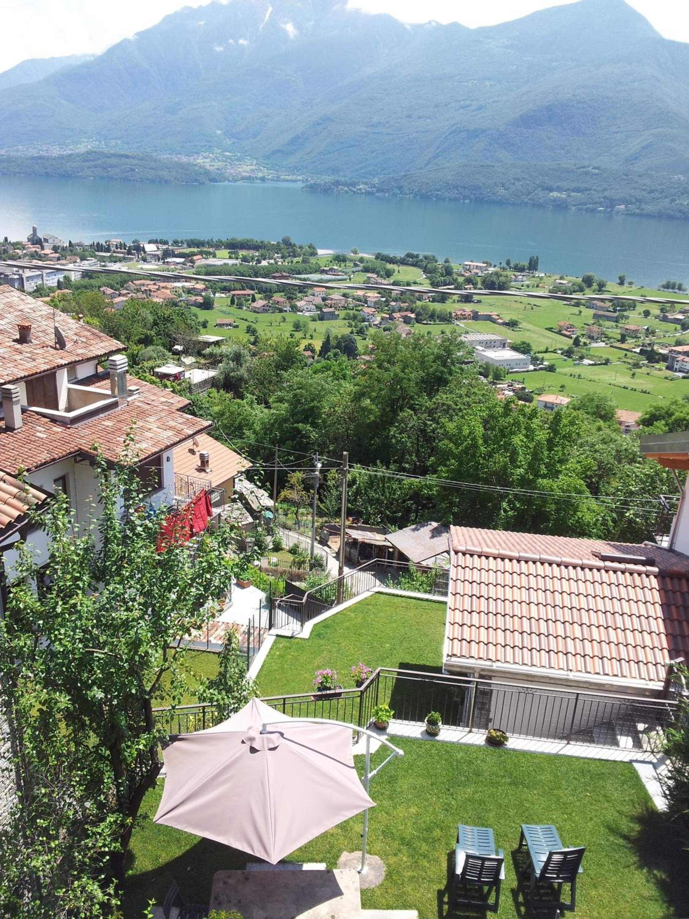 One-Bedroom Apartment with Lake View photo 3