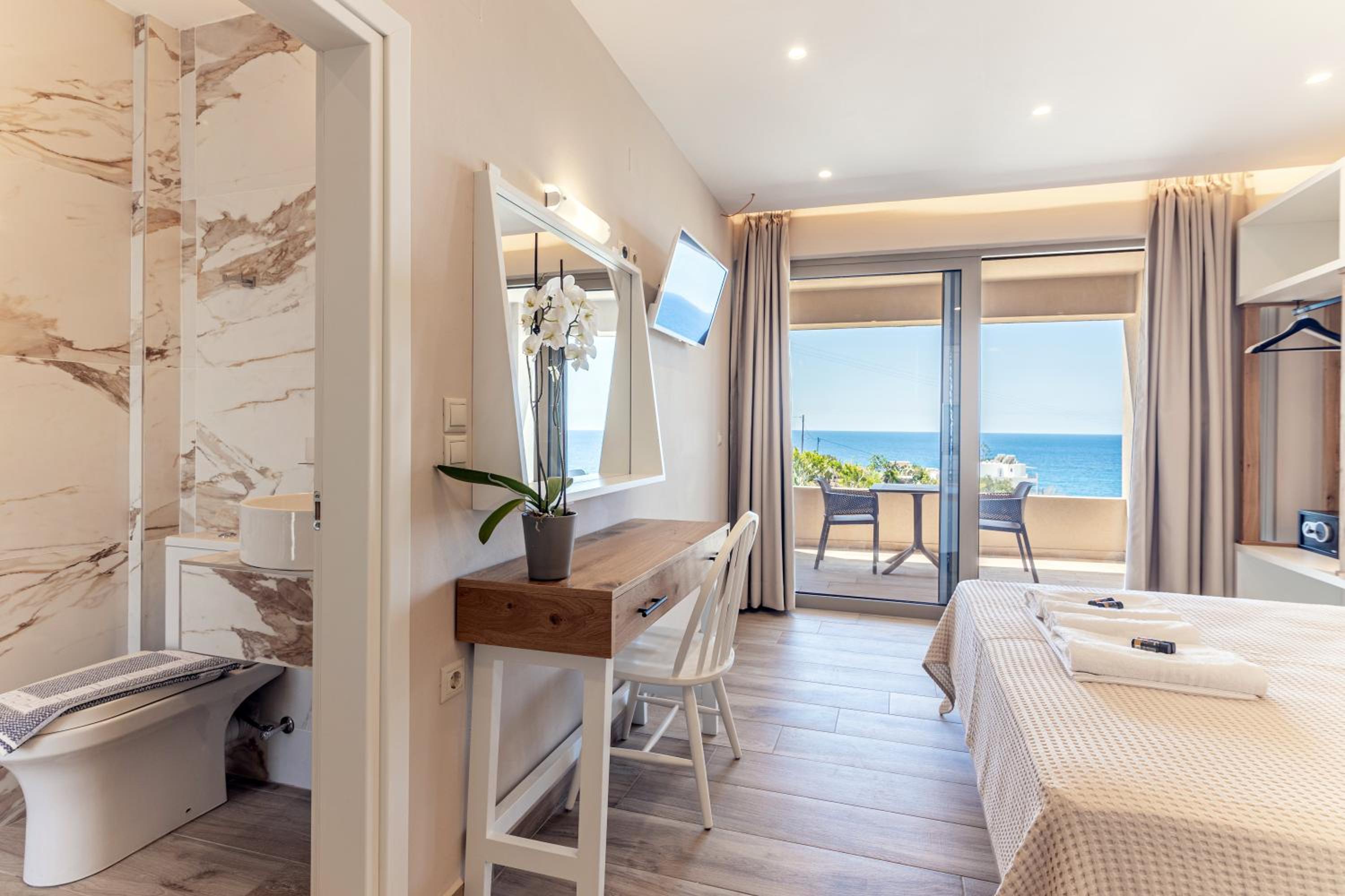 Junior Suite with Sea View photo 1