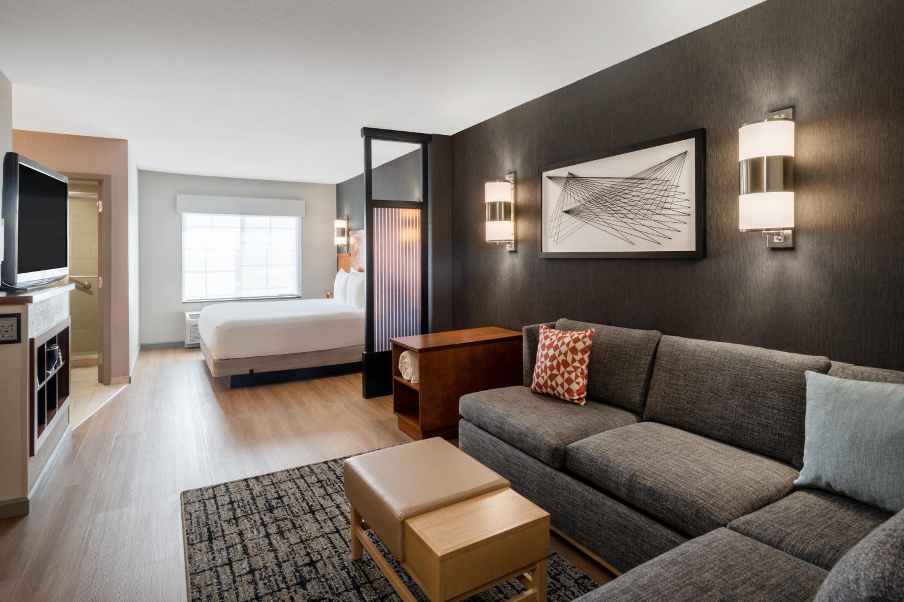 King Room with Sofa Bed - High Floor - Photo 4
