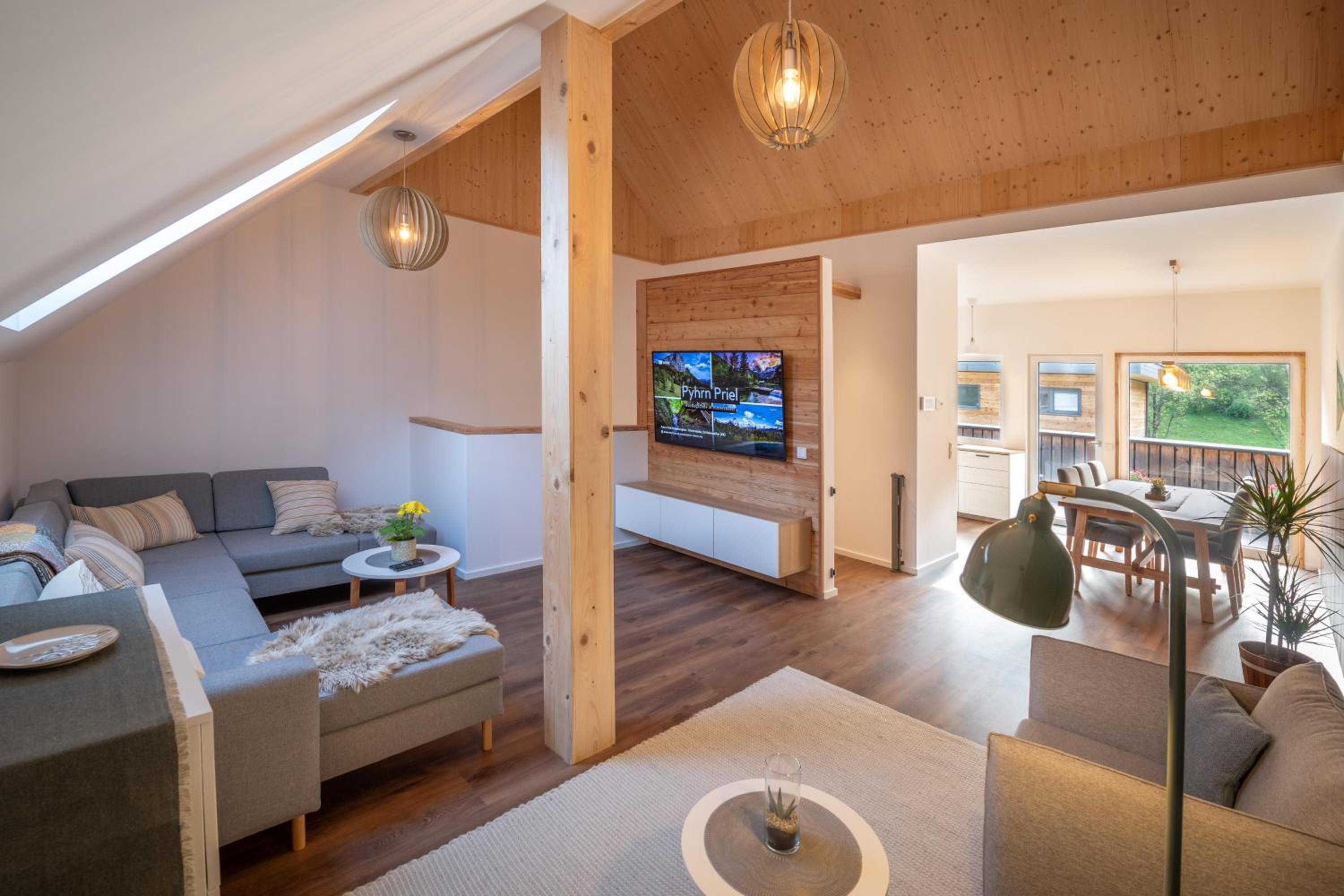 Three-Bedroom Apartment with Bath photo 1
