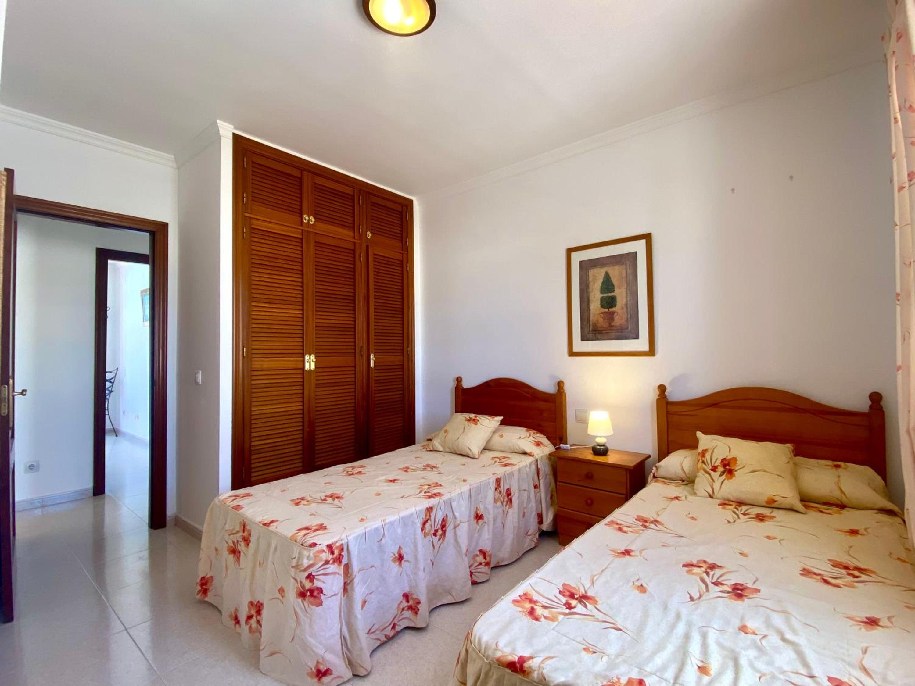 Apartamento de dos habitaciones con balcón y terraza